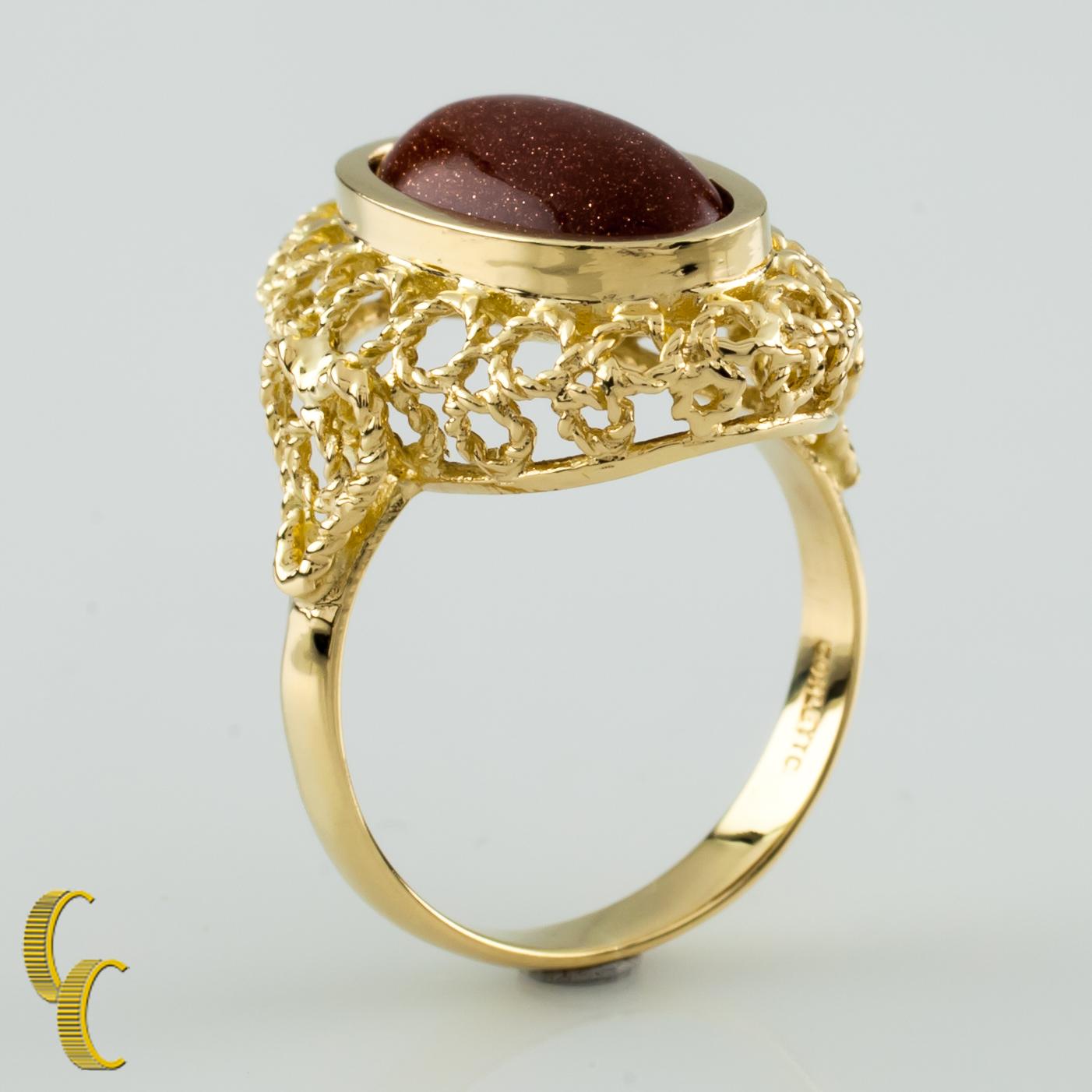 Donna Anello Ornato Corletto con Cabochon di Pietra Dorata in Oro Giallo in vendita
