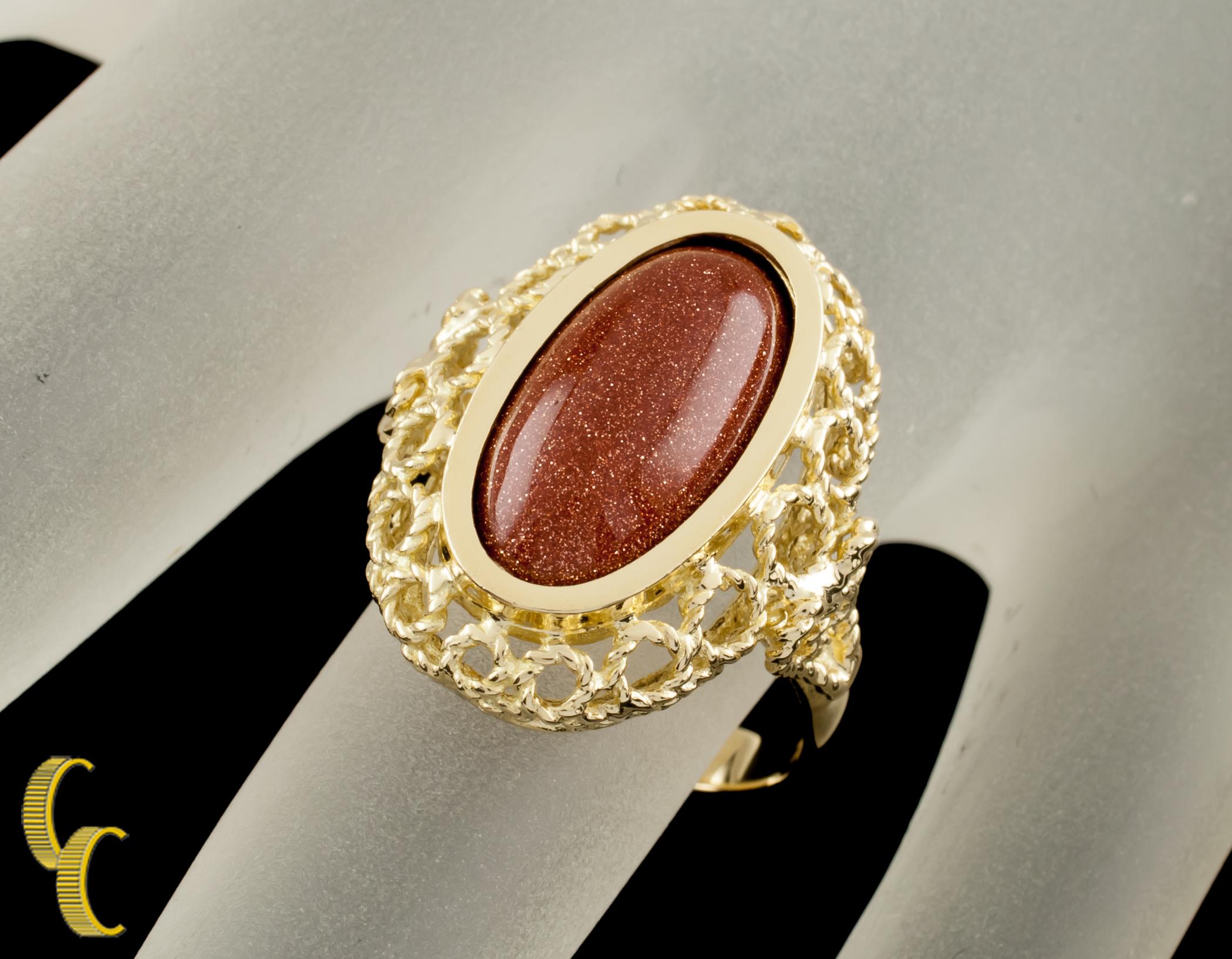 Anello Ornato Corletto con Cabochon di Pietra Dorata in Oro Giallo in vendita 3