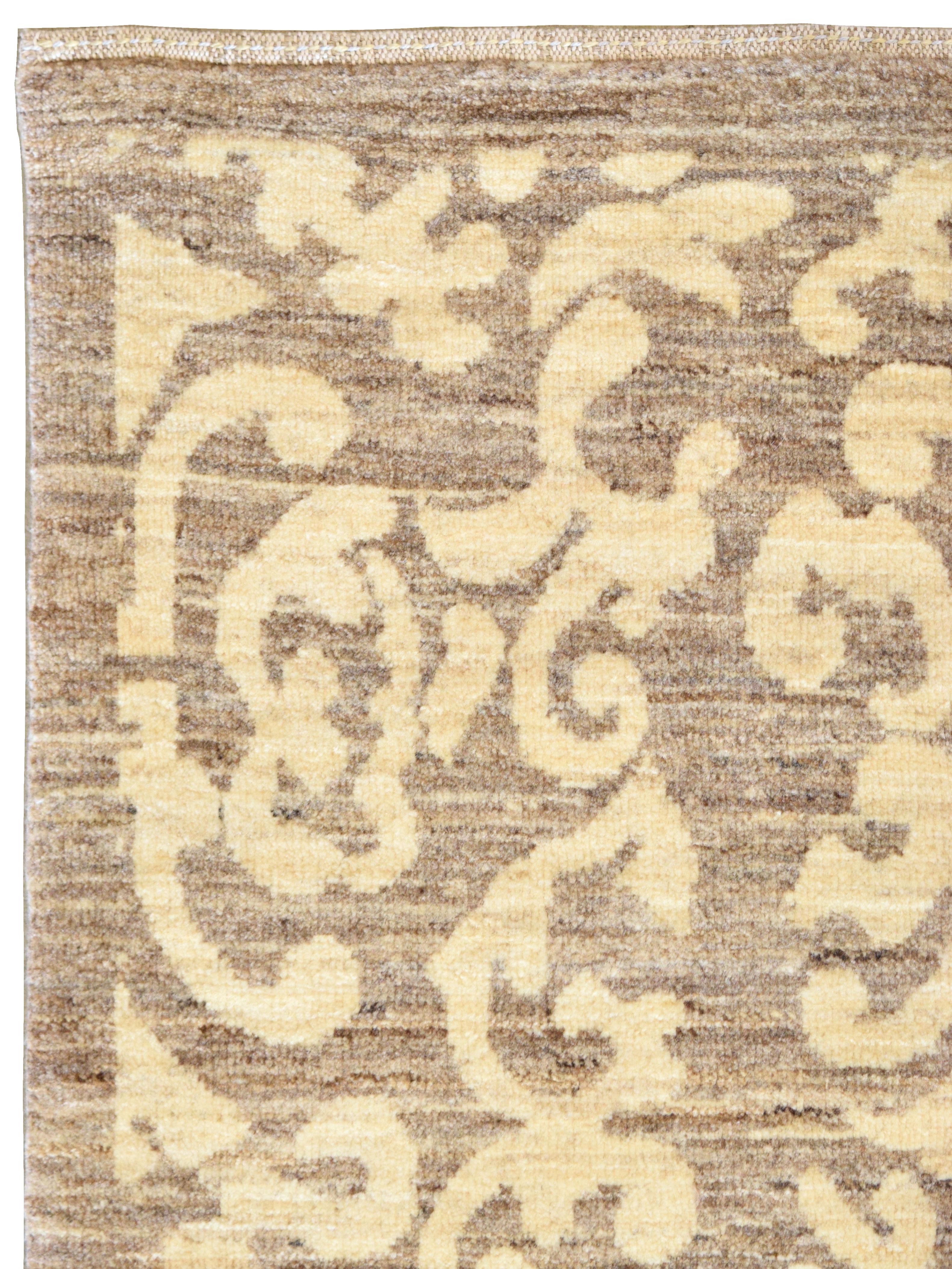 Tapis persan orné en laine crème et Brown à motif floral damassé, 8' x 10' Neuf - En vente à New York, NY