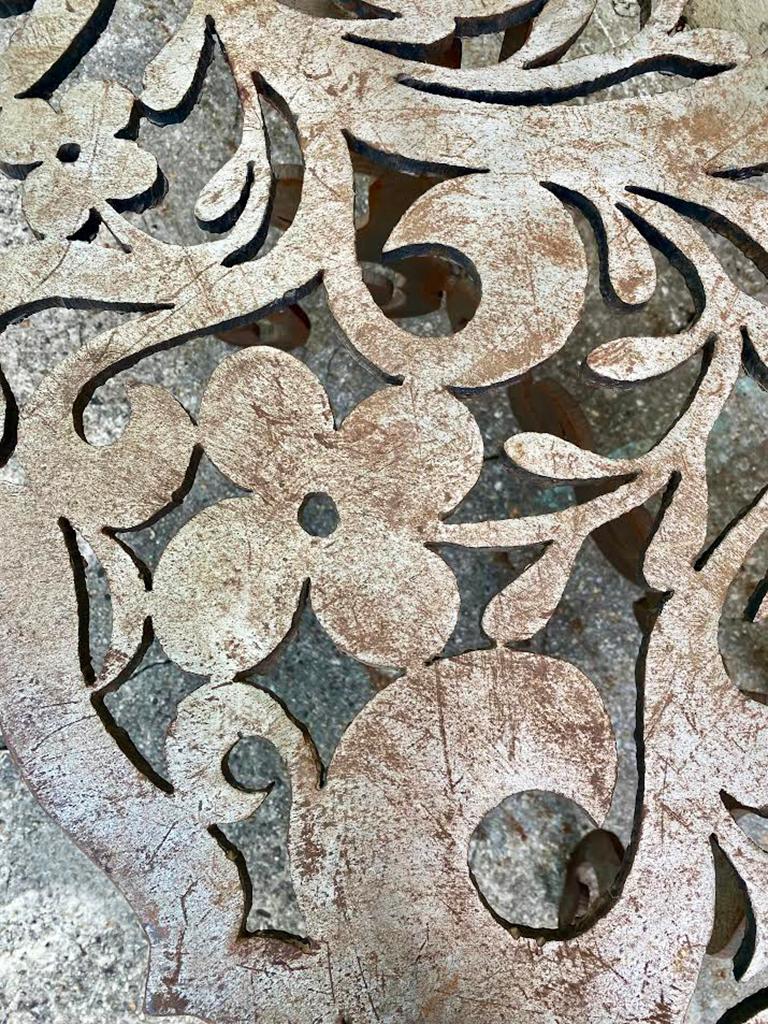 Mesa central de acero corten ornamentado en Bueno estado para la venta en Charleston, SC