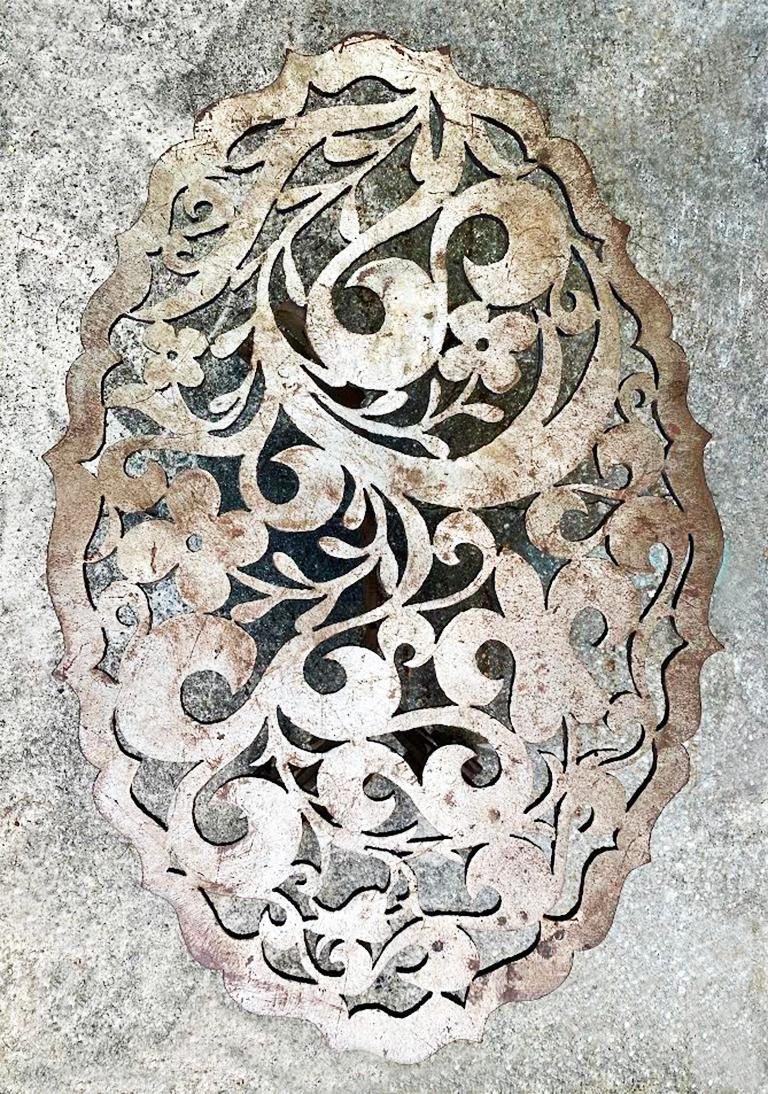 Mesa central de acero corten ornamentado en venta 1