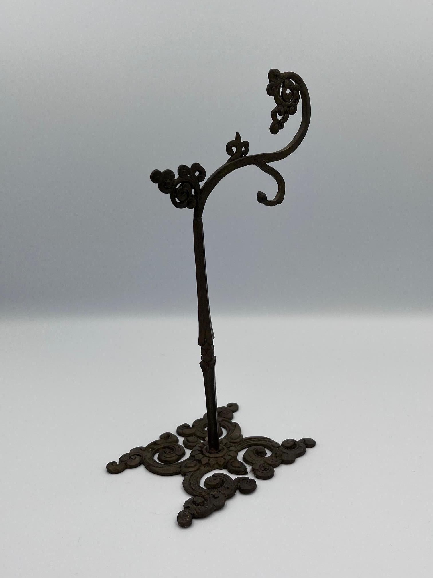 Dekorative Bronze Tischplatte Schmuck oder Uhr Display Stand (Edwardian) im Angebot