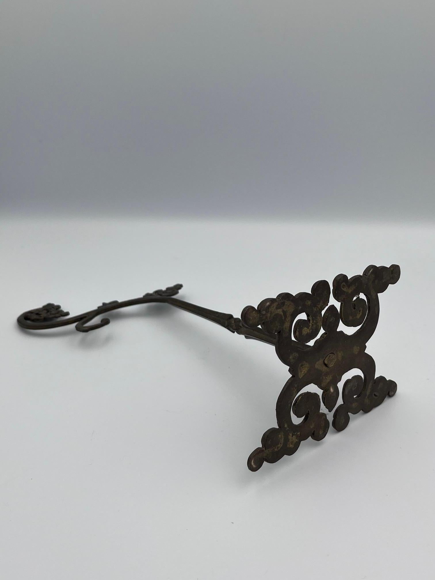 Dekorative Bronze Tischplatte Schmuck oder Uhr Display Stand im Angebot 1