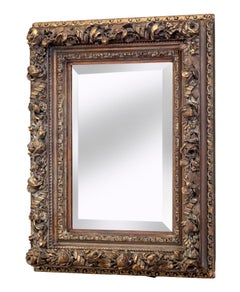 Verzierter, tief gerahmter, abgeschrägter Spiegel mit Rosen, Blüten und Knospen