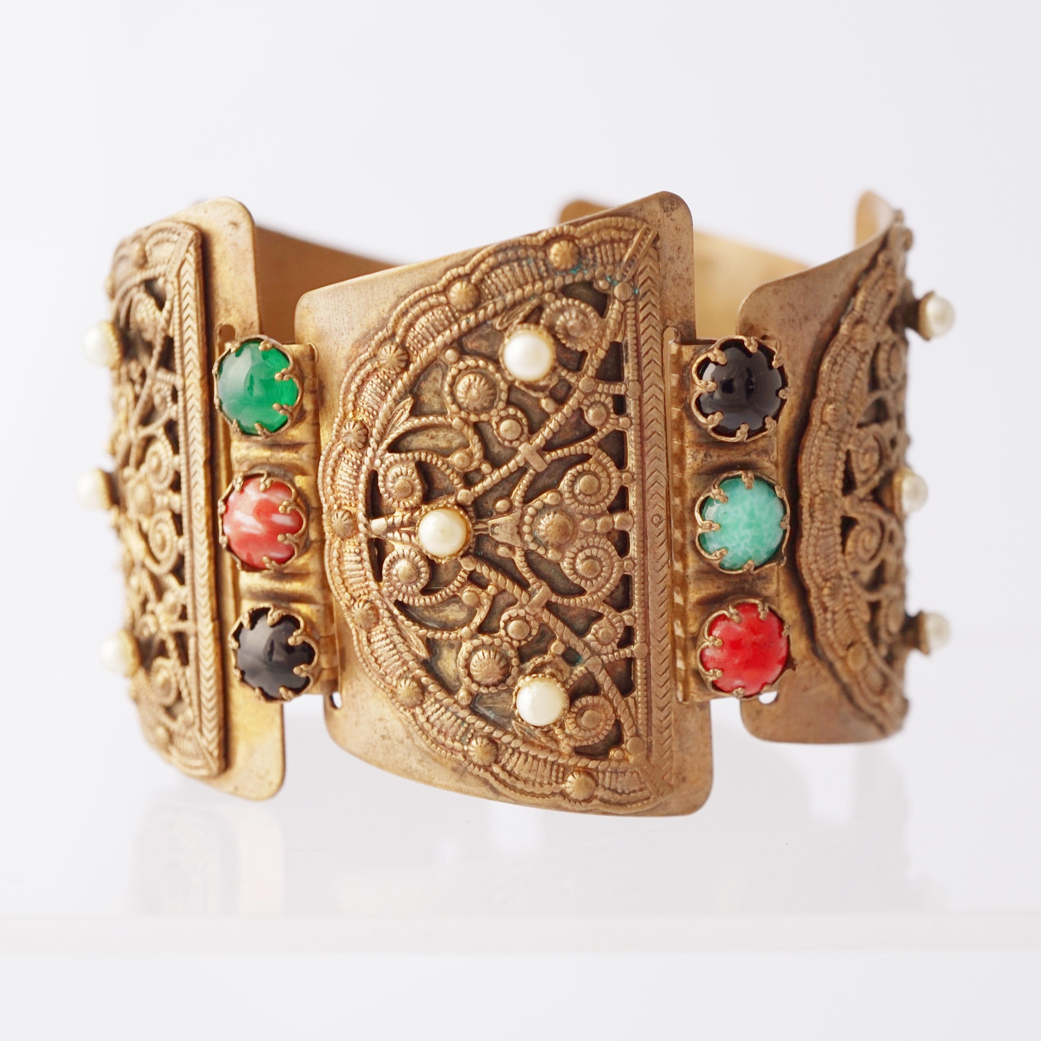 - Vintage item

- Collectible costume jewelry piece from the '40s

- 7.5