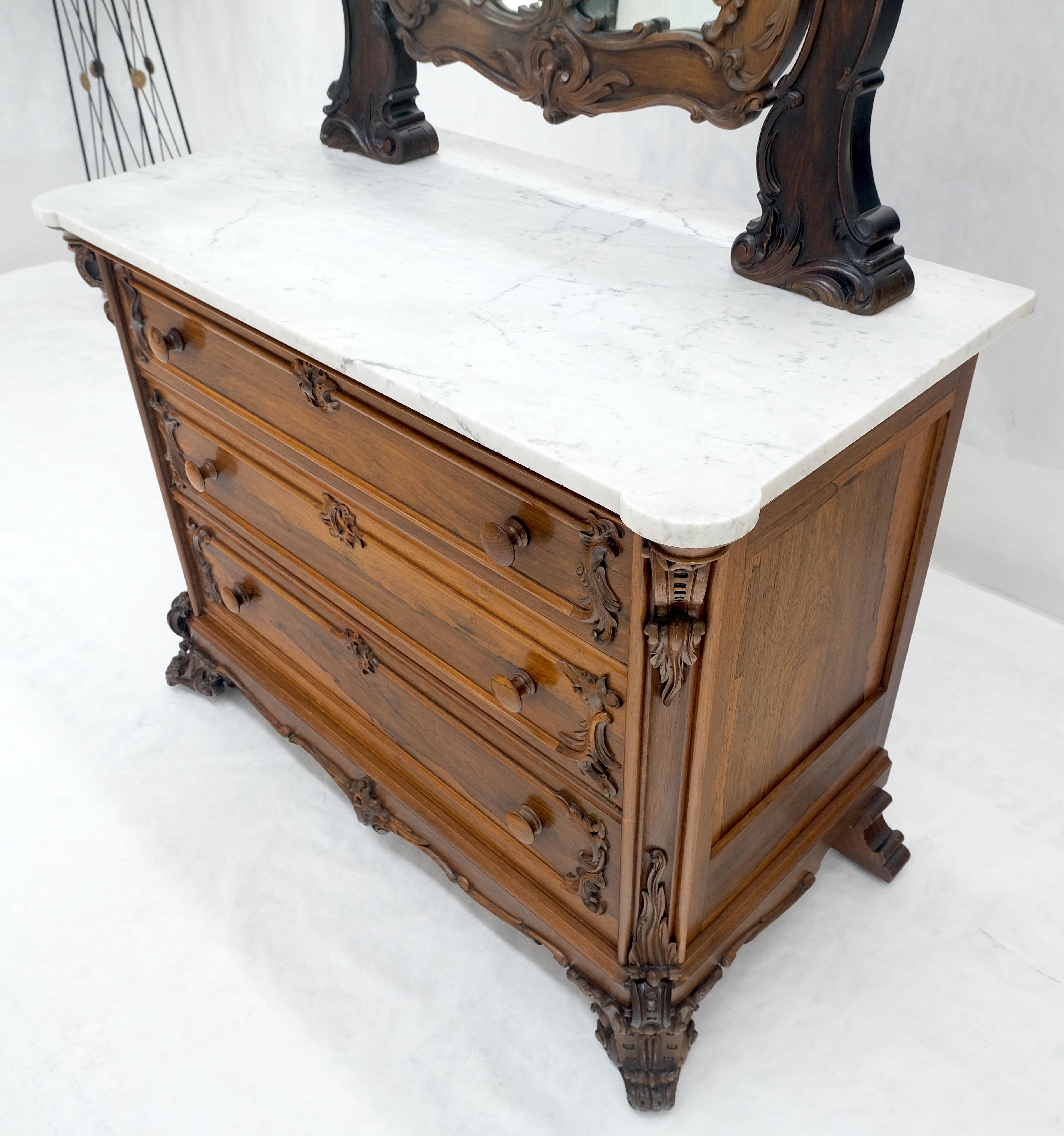 Comò con piano in marmo in palissandro antico finemente intagliato con specchio inclinabile MINT in vendita 2