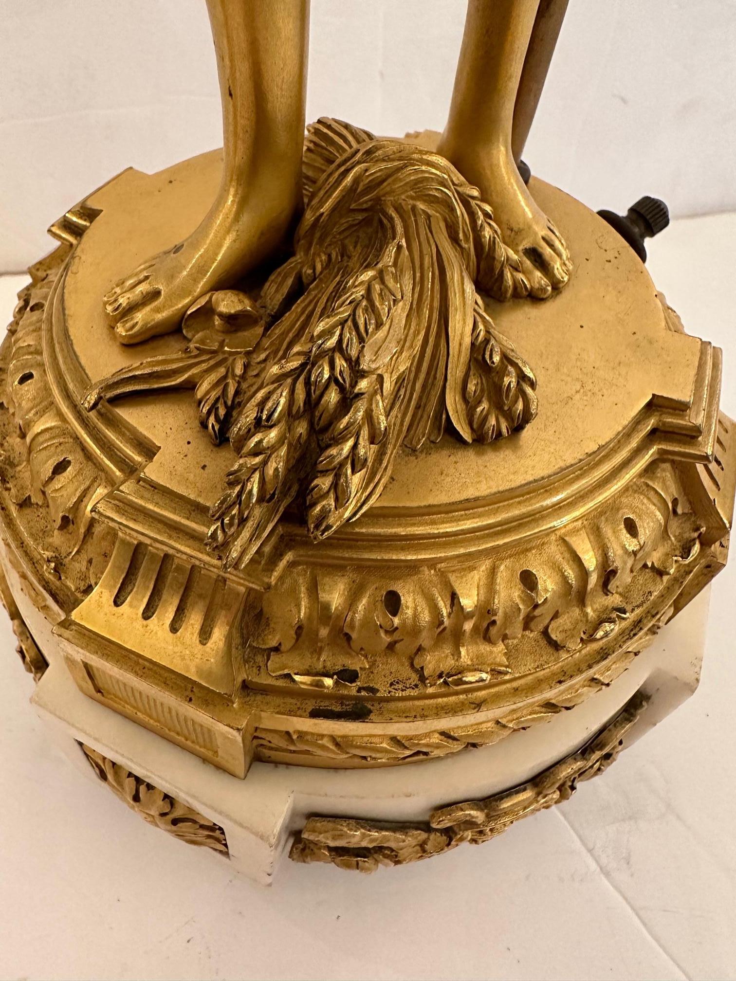 Lampe de table empire française ornée en bronze doré et marbre en vente 7
