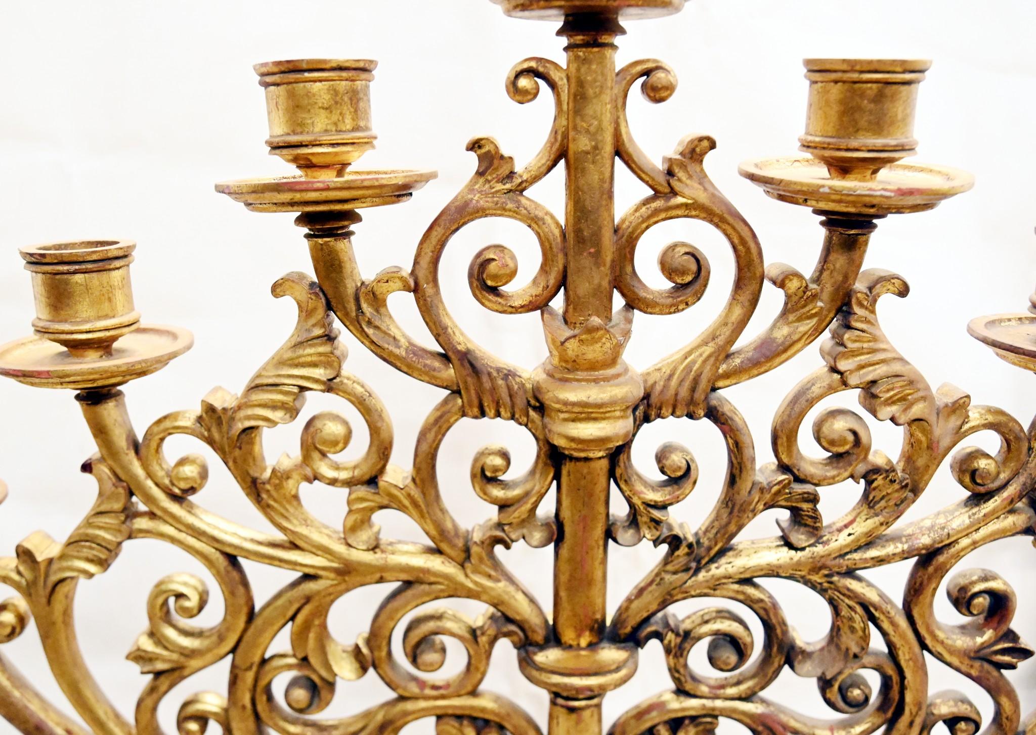 Candele da pavimento con candelabro francese dorato ornato In condizioni buone in vendita a Potters Bar, GB