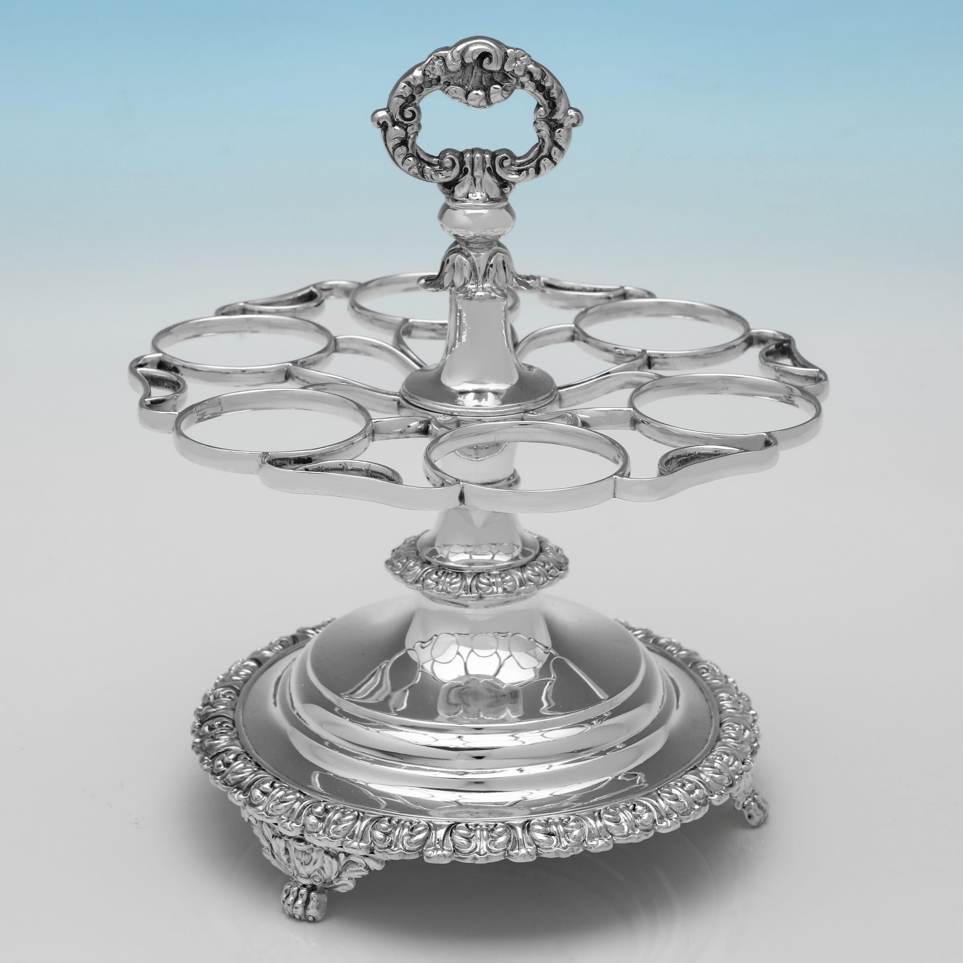 Ornate George IV period sterling silver egg cruet hallmarked in Edinburgh 1824 In Good Condition For Sale In London, London