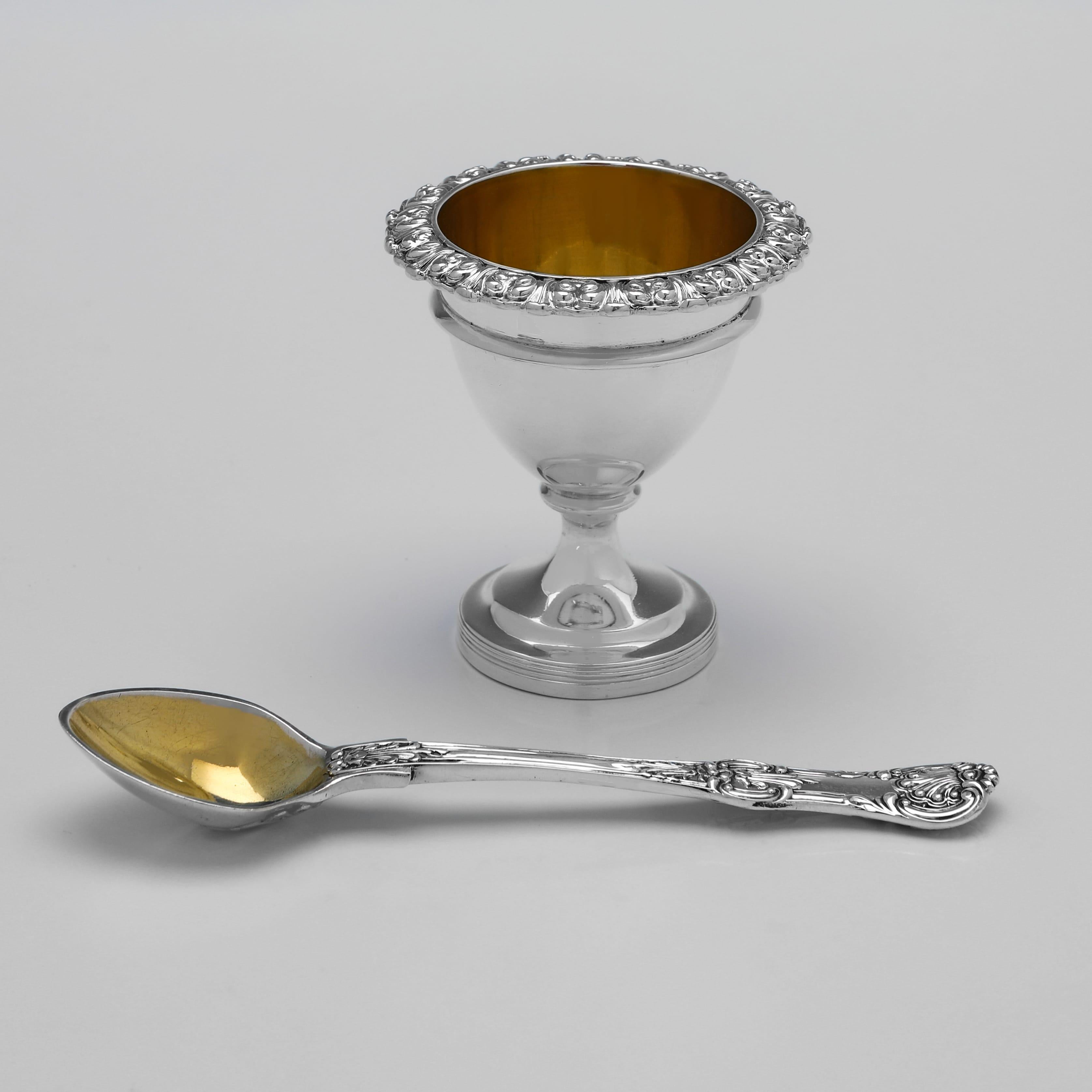 Early 19th Century Ornate George IV period sterling silver egg cruet hallmarked in Edinburgh 1824 For Sale