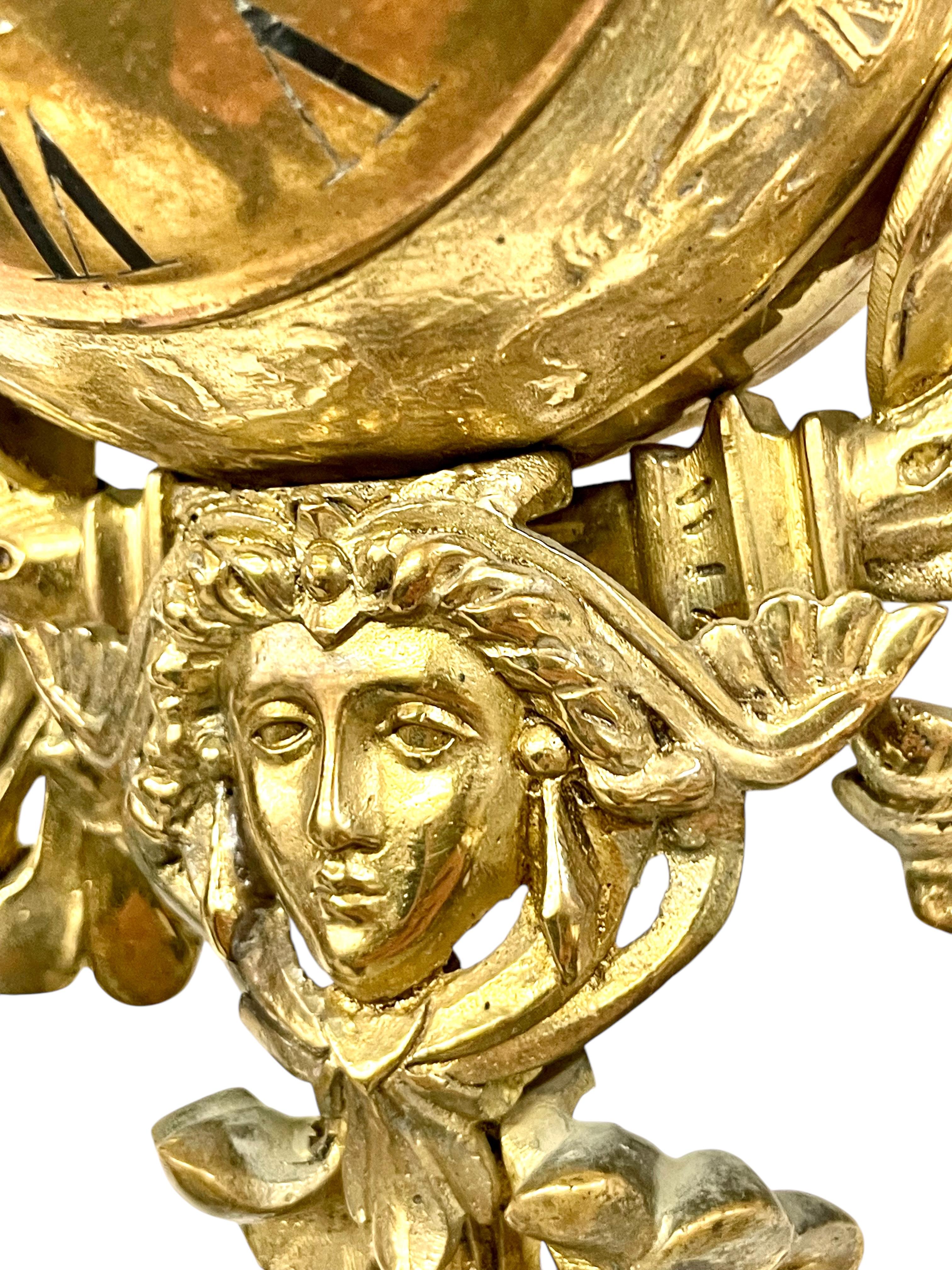 Verzierte Wanduhr aus vergoldeter Bronze mit Pfauenmotiv, CIRCA 1900 im Angebot 6