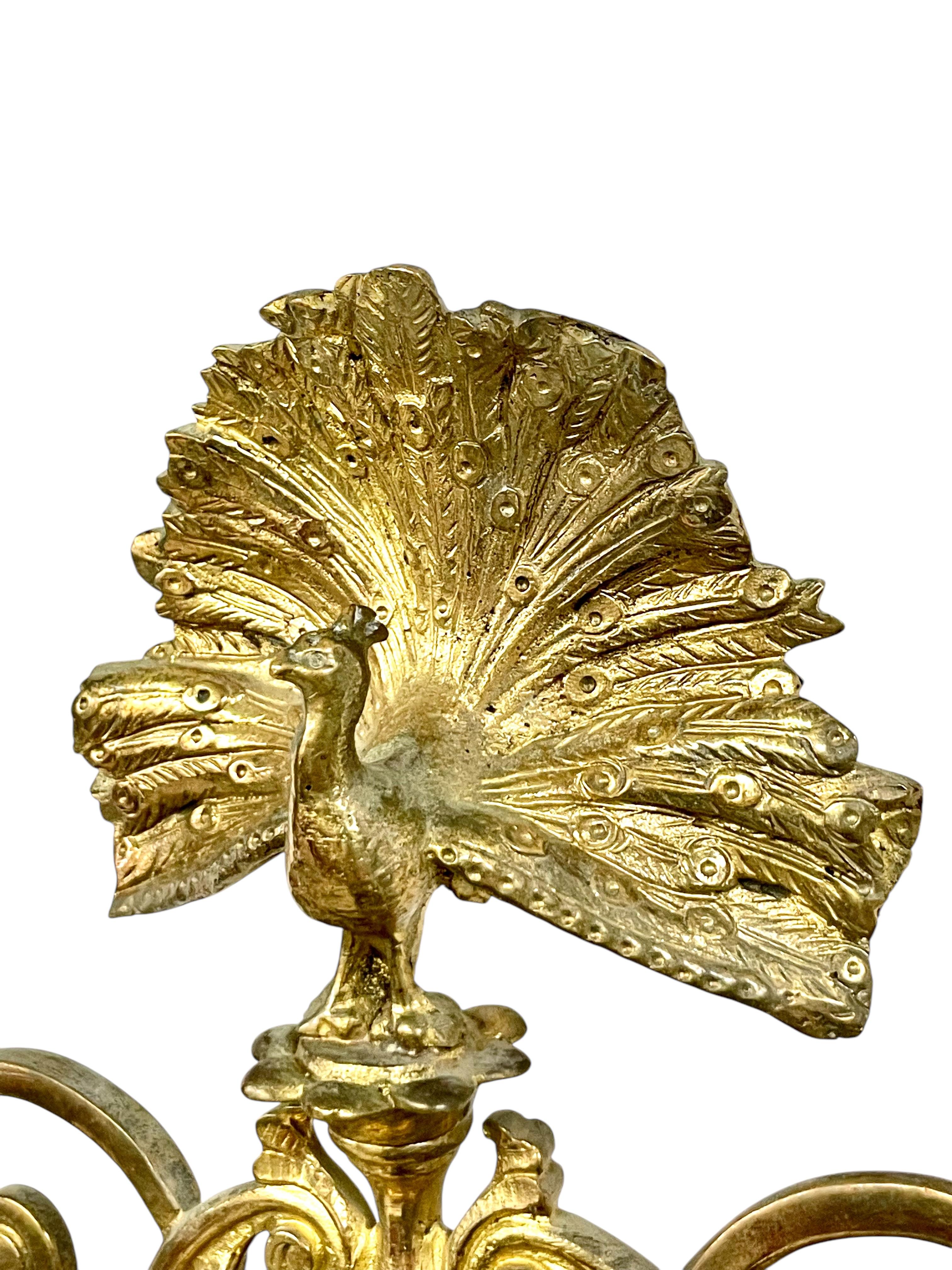 Verzierte Wanduhr aus vergoldeter Bronze mit Pfauenmotiv, CIRCA 1900 im Angebot 1