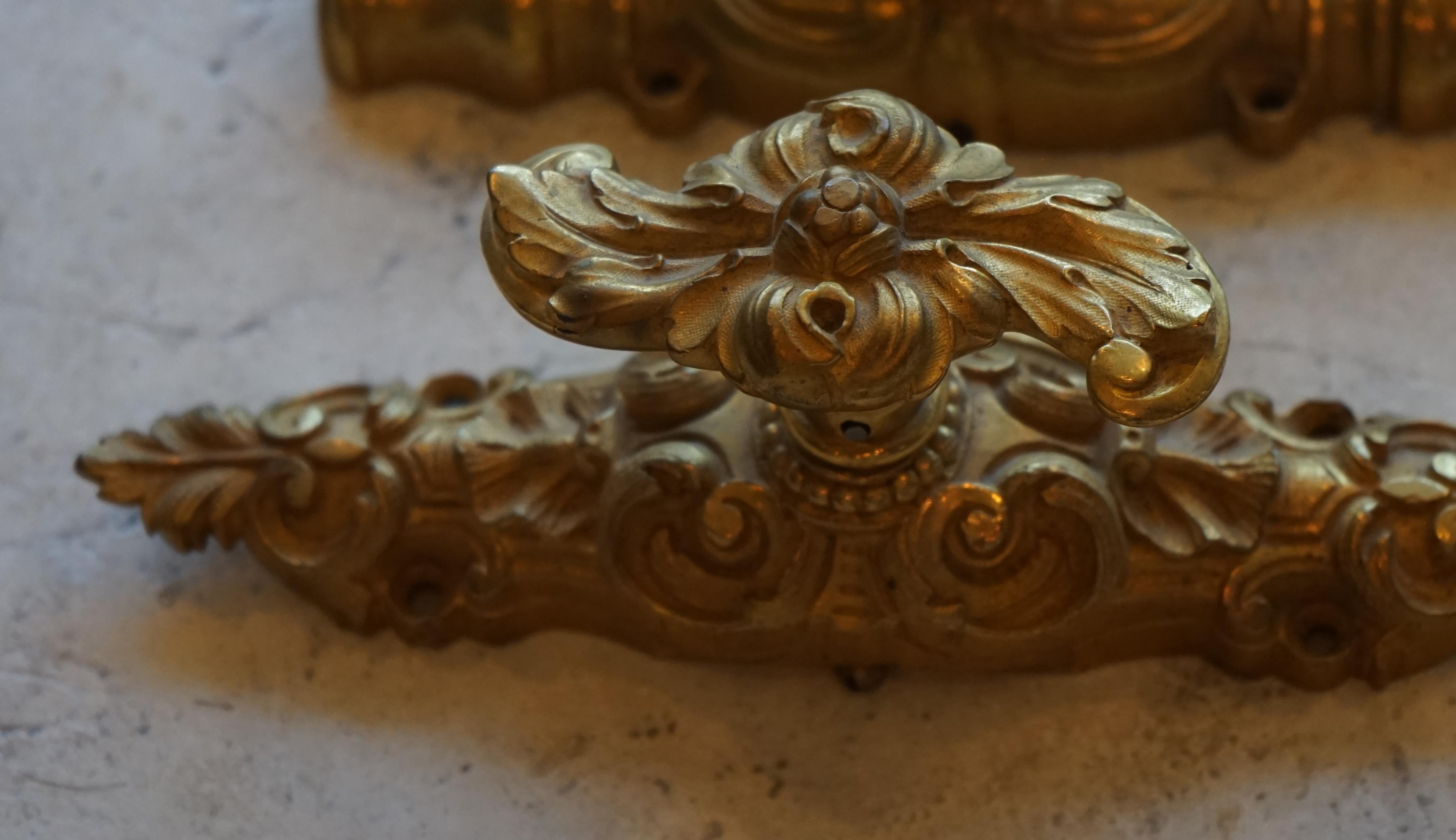 This door knob features ornate detailing and is made of gold-plated bronze. 

  