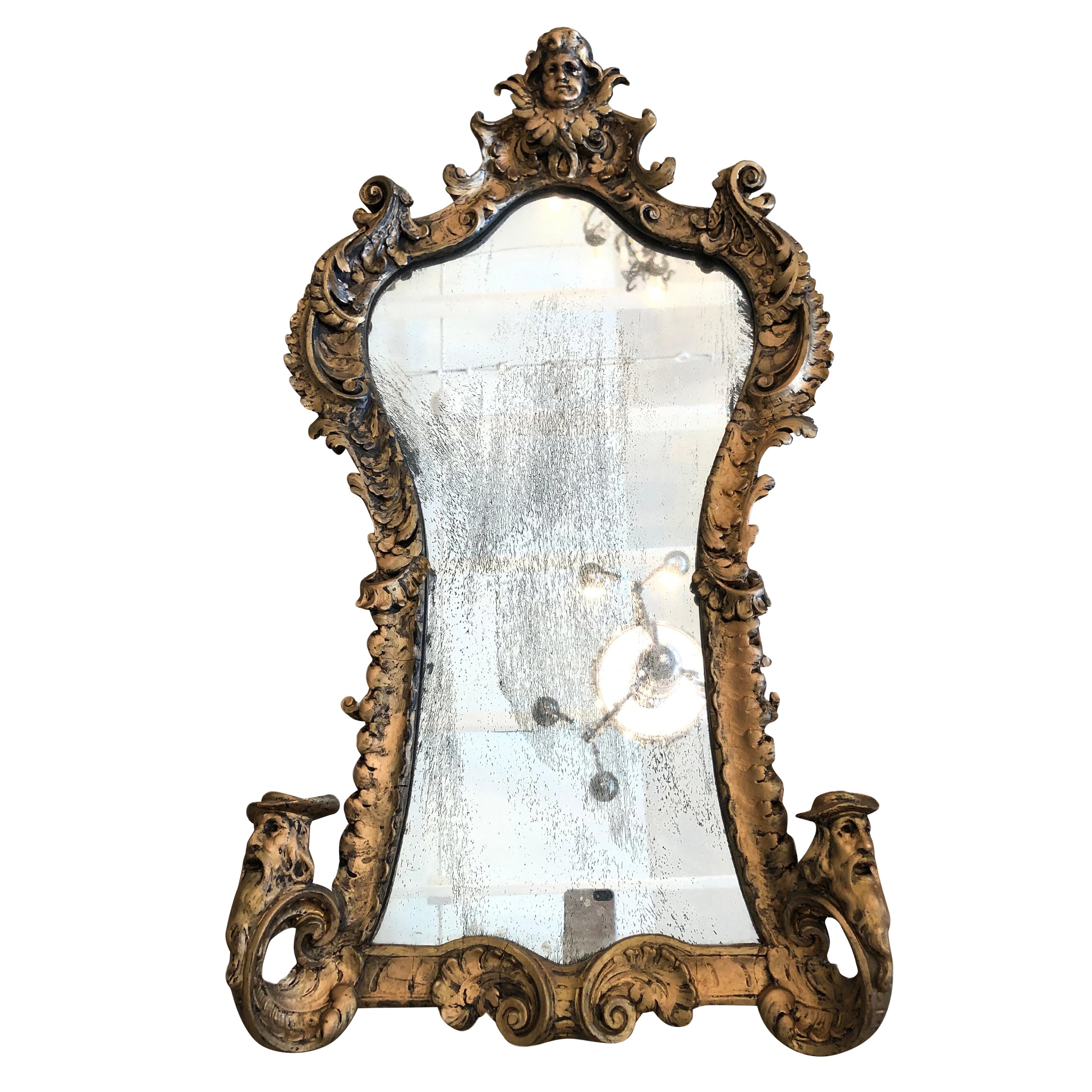 Espejo Dorado Ornamentado de Estilo Gótico con Querubín y Máscaras