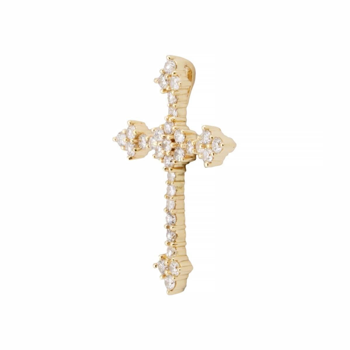 Néo-gothique Pendentif croix de style gothique orné de diamants pavés en or 14 carats en vente