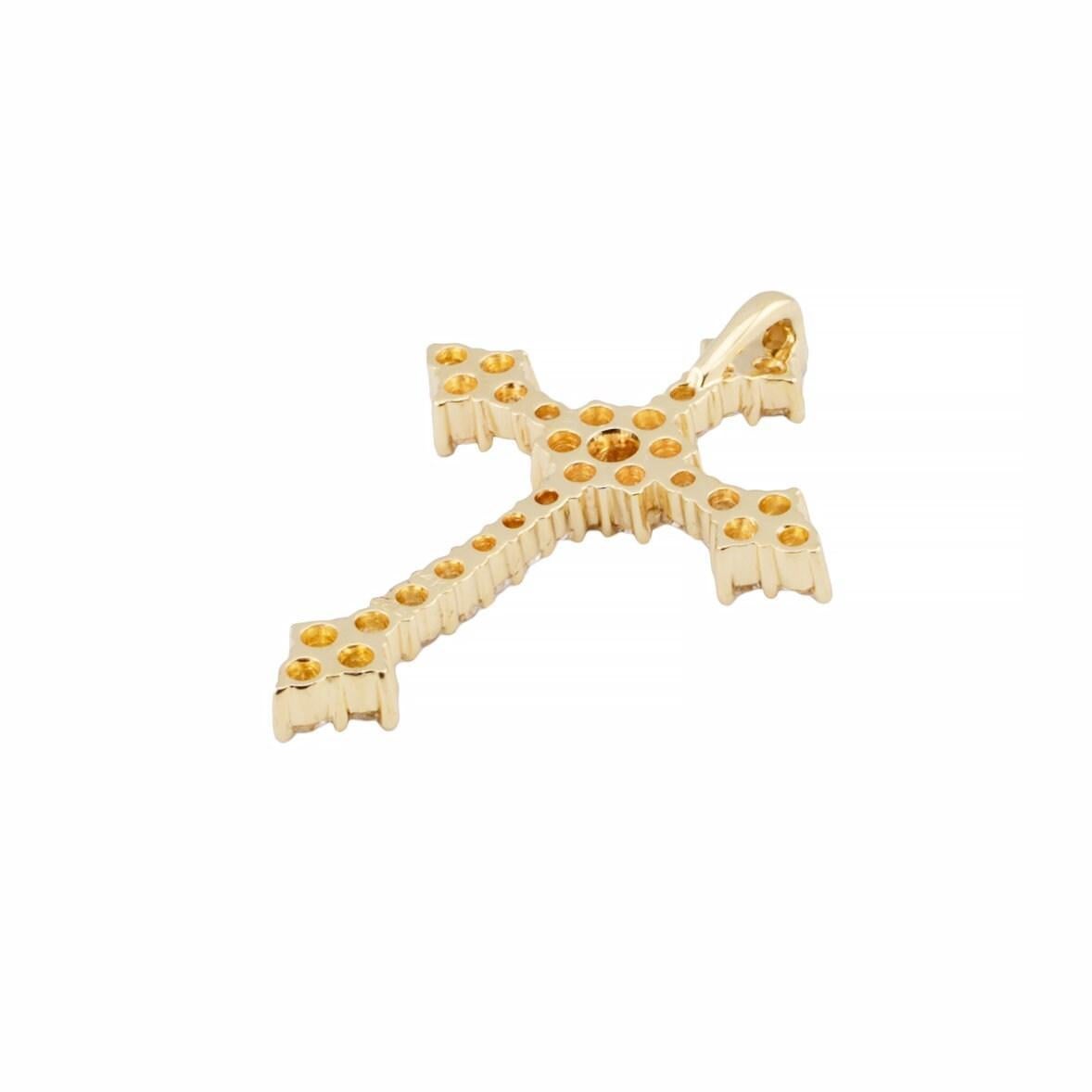 Pendentif croix de style gothique orné de diamants pavés en or 14 carats Bon état - En vente à Boston, MA