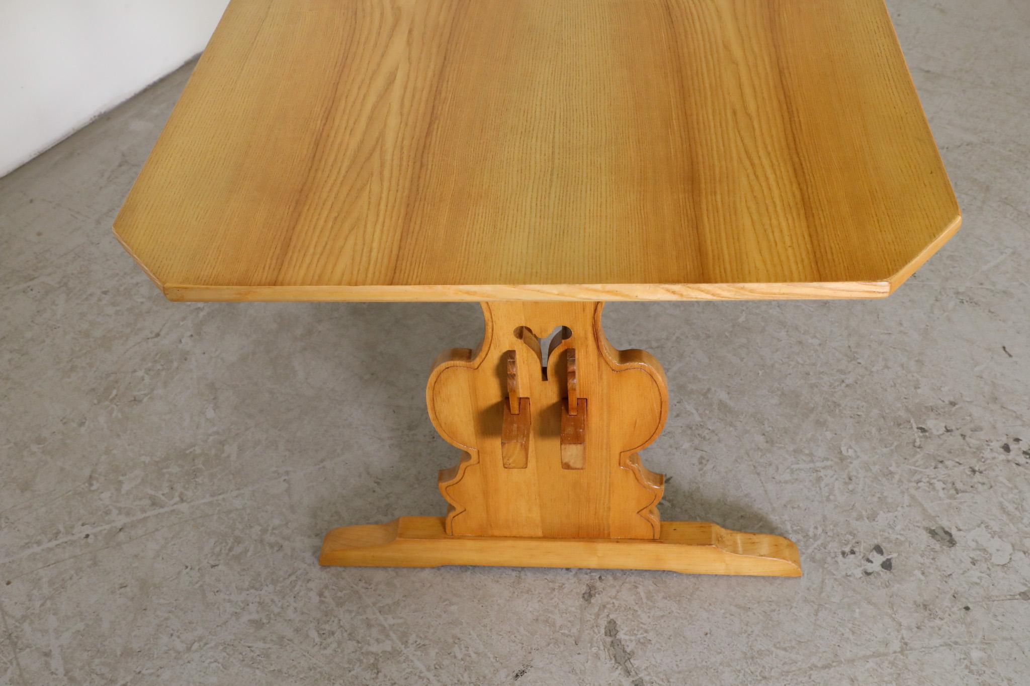 Handgeschnitzter Tisch aus Eiche im brutalistischen Tiroler Stil mit Böckchen im Angebot 5