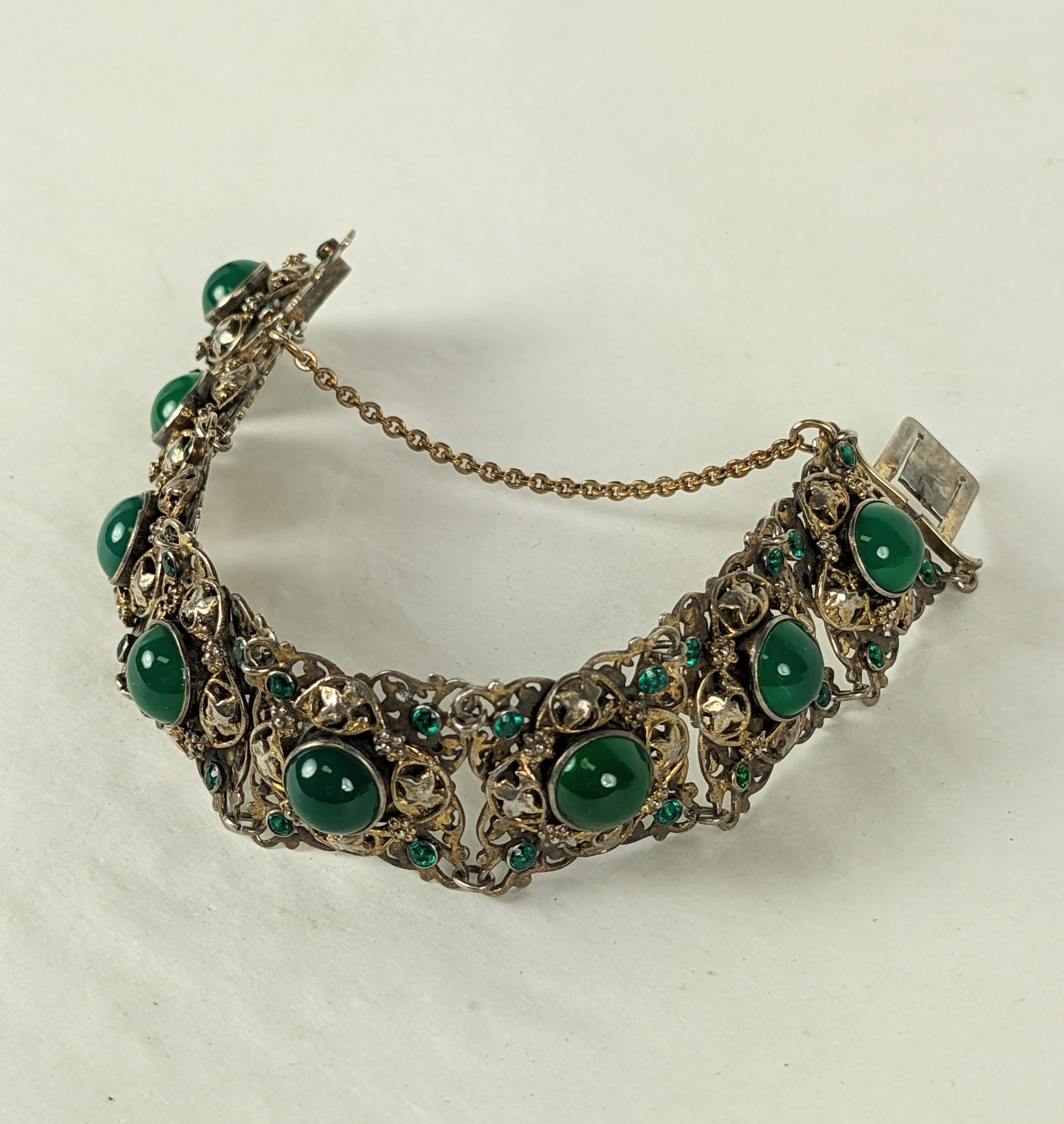 Verschnörkeltes ungarisches grünes Onyx-Armband für Damen oder Herren im Angebot