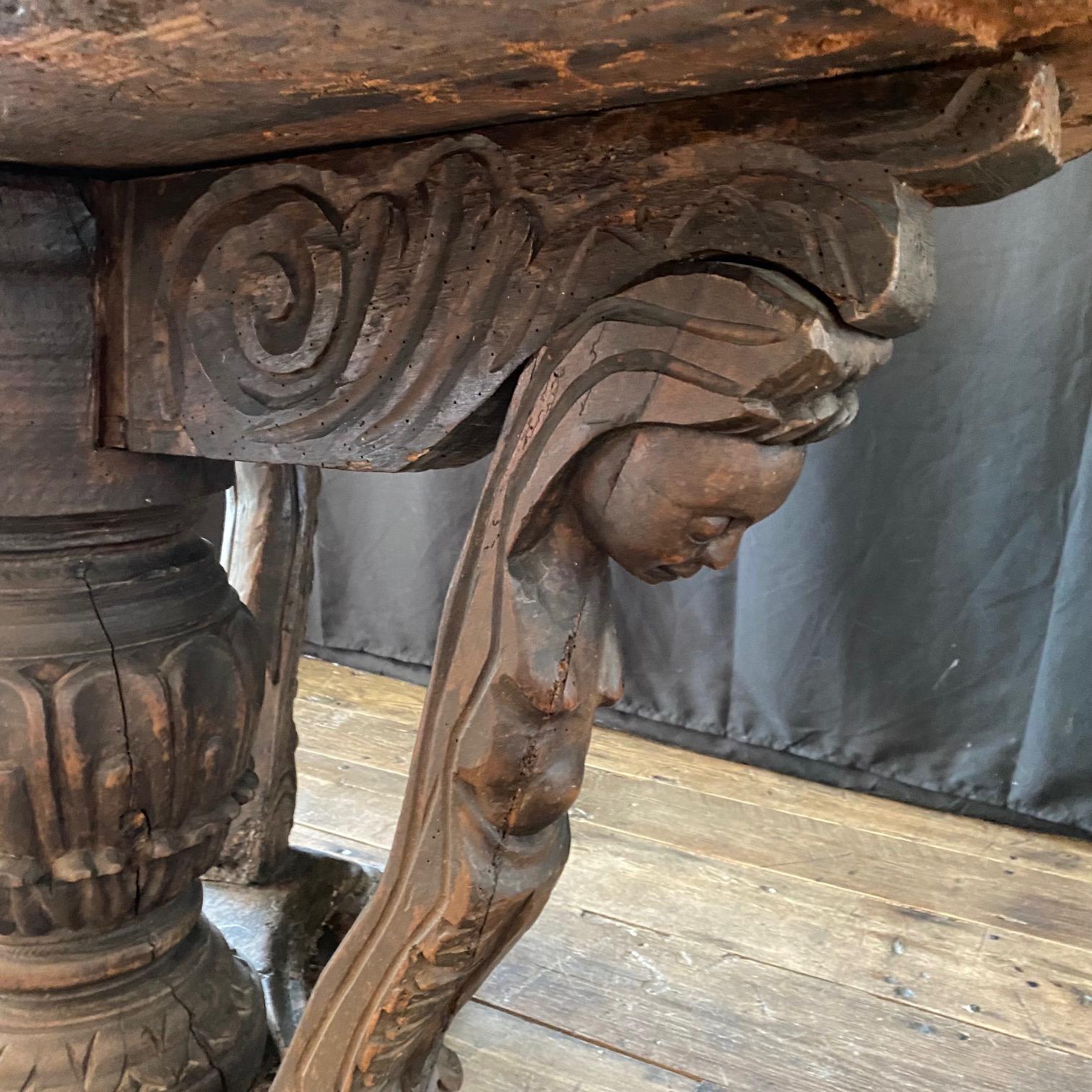 Verzierter italienischer geschnitzter runder Barock-Renaissance-Tisch im Angebot 4
