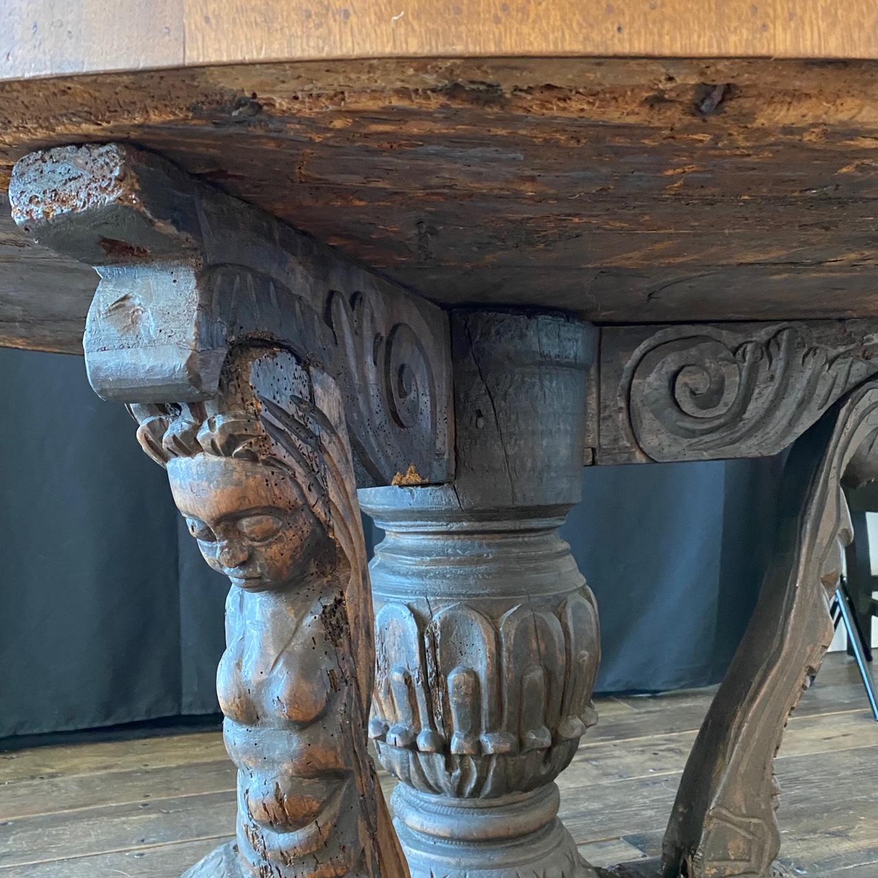 Table ronde baroque italienne sculptée de la Renaissance en vente 7