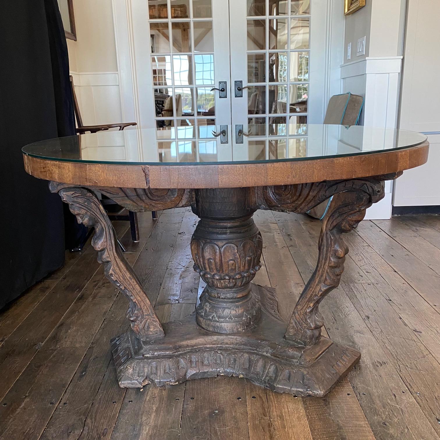 Verzierter italienischer geschnitzter runder Barock-Renaissance-Tisch im Angebot 11