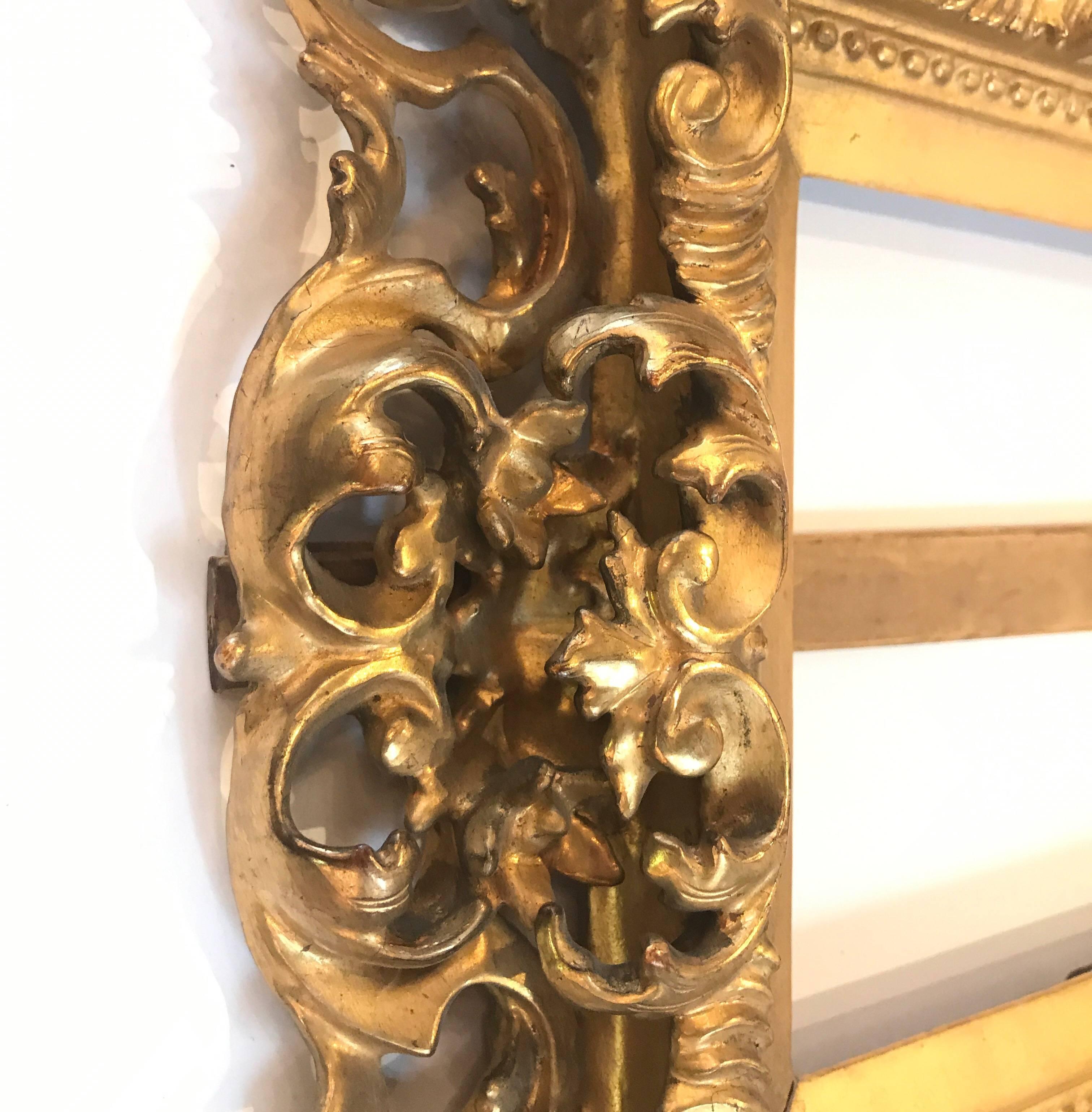 Ornate Italian Giltwood Frame In Excellent Condition In Lambertville, NJ
