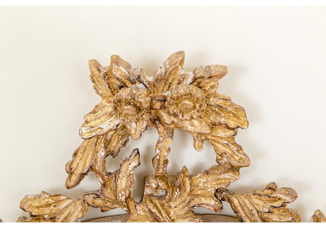 Espejo italiano ornamentado de madera dorada Louis J. Solomon en Bastante bueno estado para la venta en Bridgeport, CT