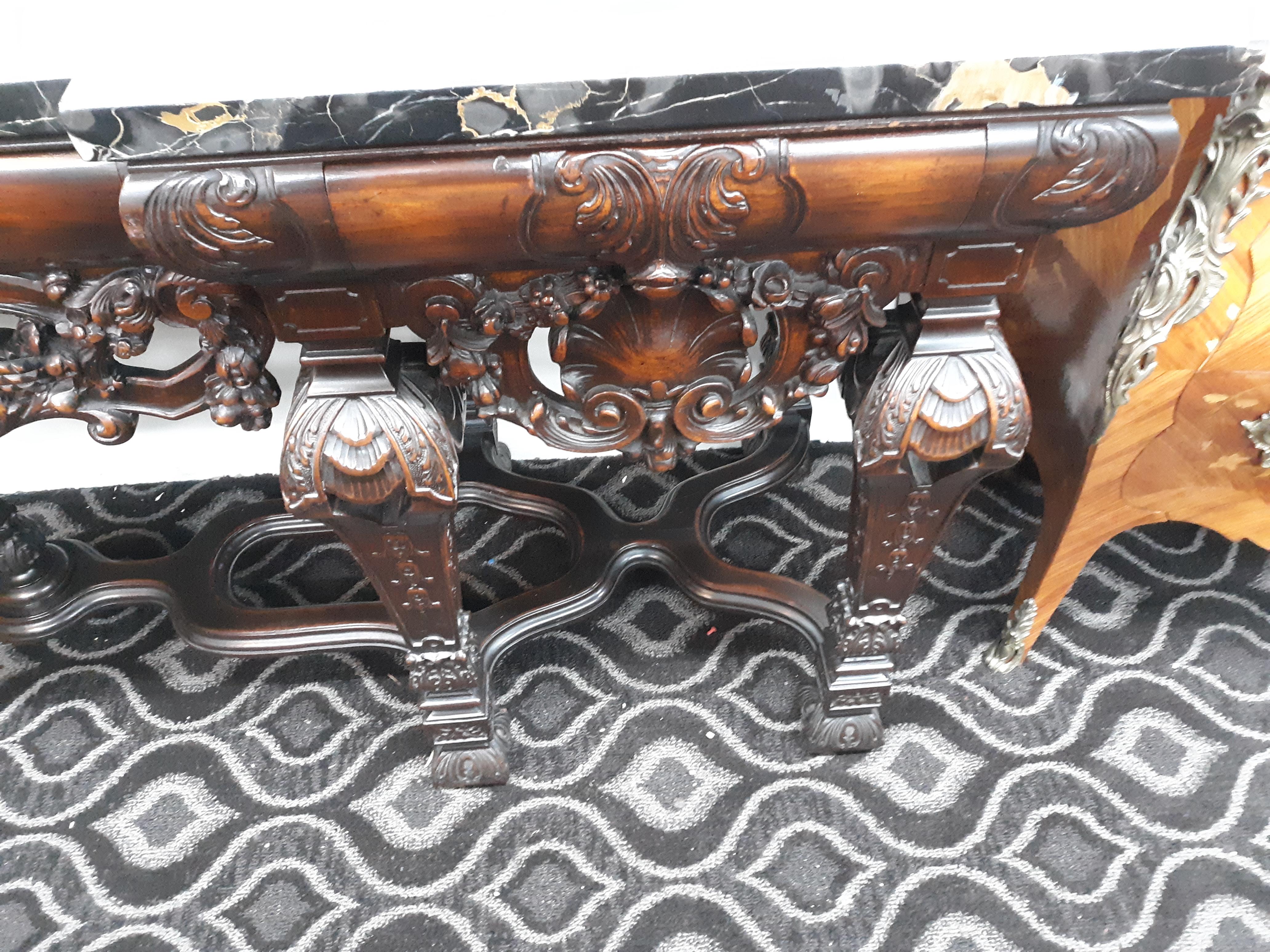 Ornate Mahogany Entrance Table with Black Marble Top, circa 1920 In Good Condition For Sale In Lakewood, NJ