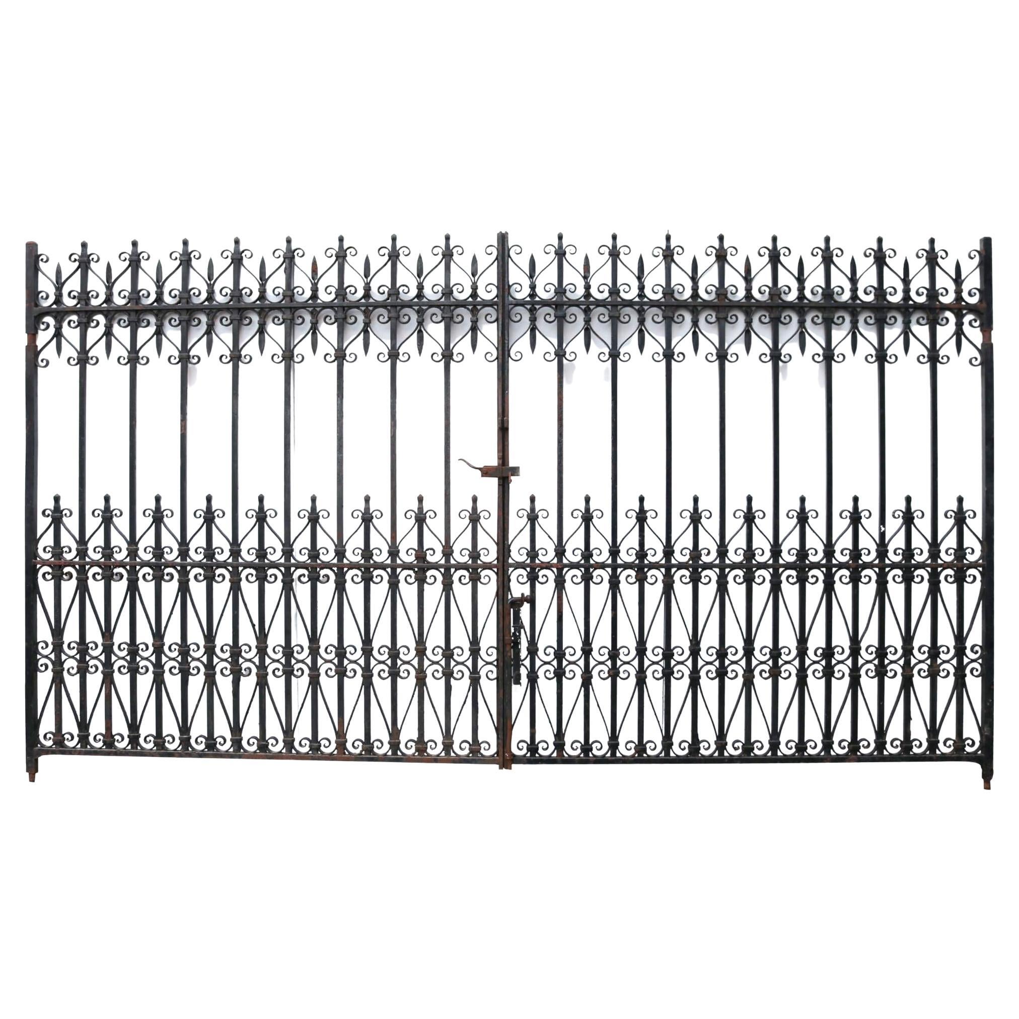 Ornate Pair of Driveway Gates in Wrought Iron 318 cm (10’4″)