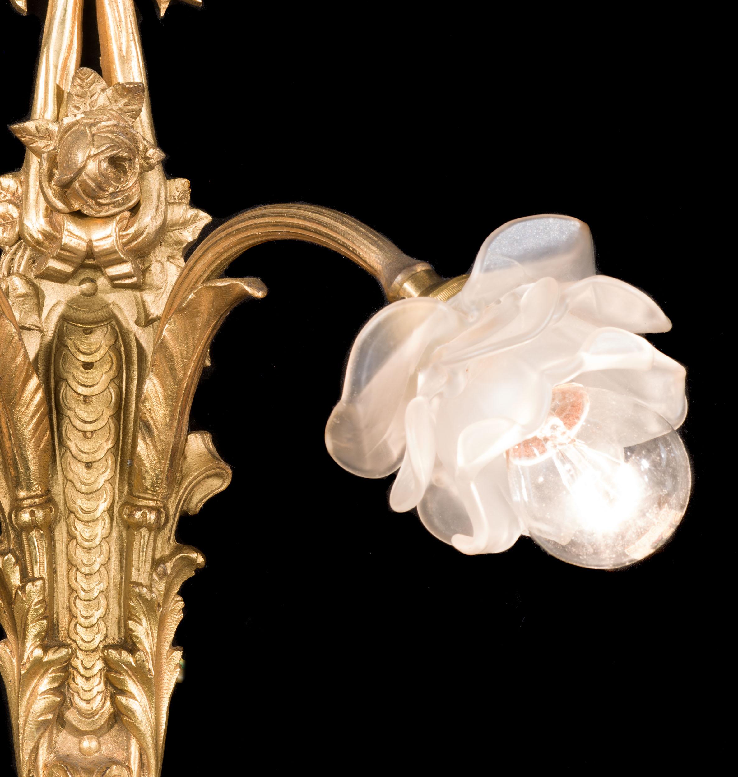 Ornate Pair of French Gilt Brass Floral Wall Lights For Sale 1