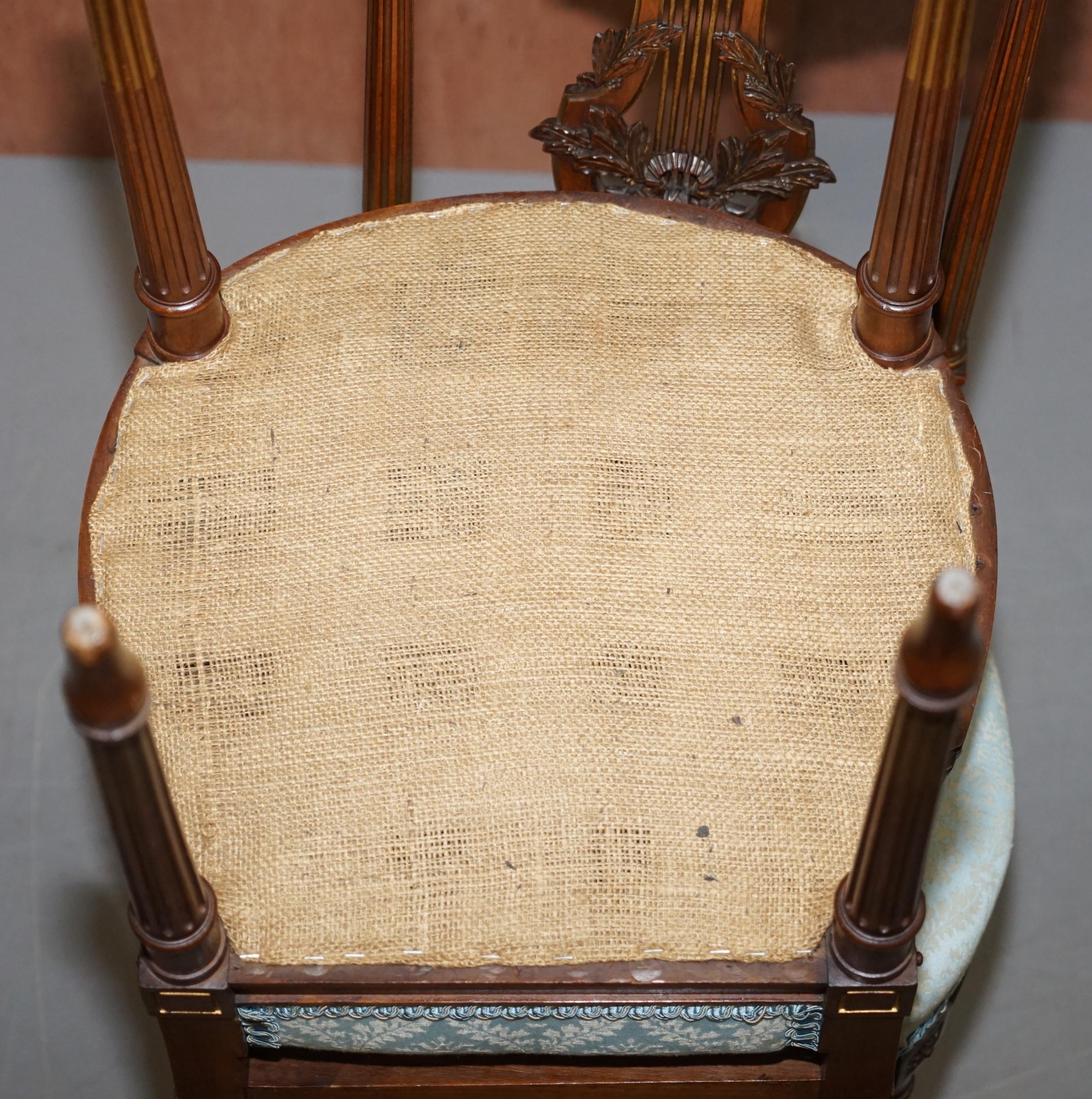 Paire de chaises d'appoint en bois doré sculpté à la main Phoenix Harp en vente 2