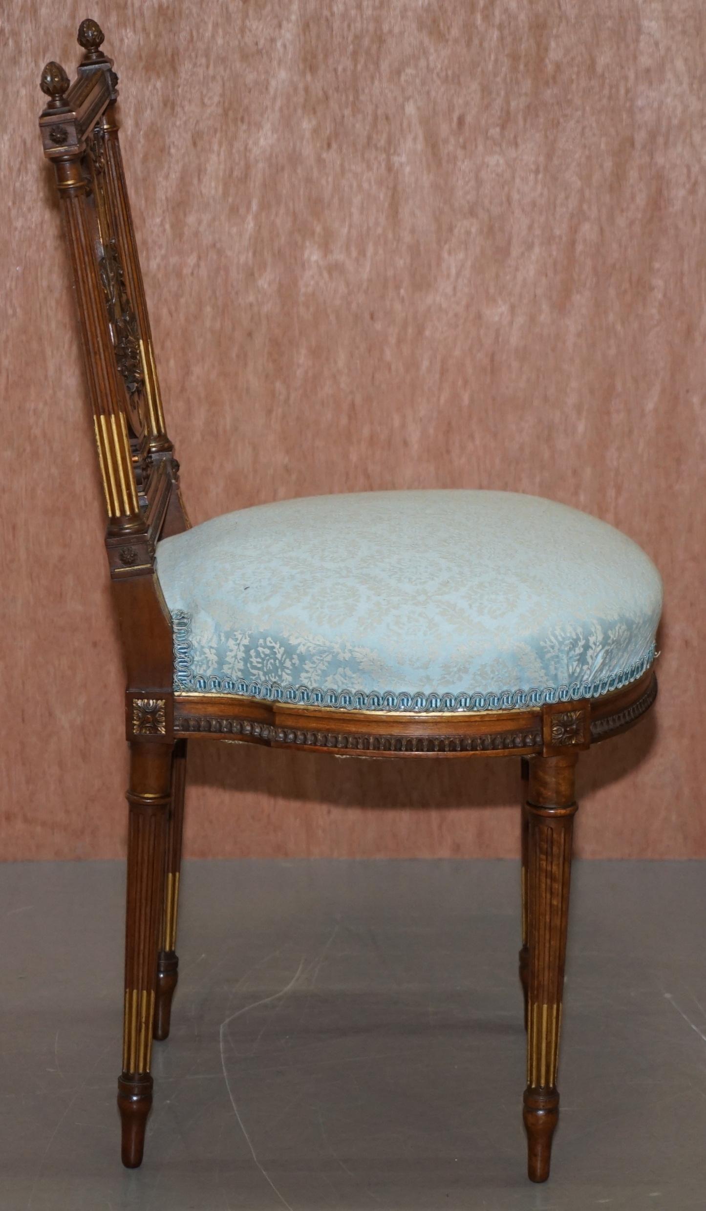 Paire de chaises d'appoint en bois doré sculpté à la main Phoenix Harp en vente 10