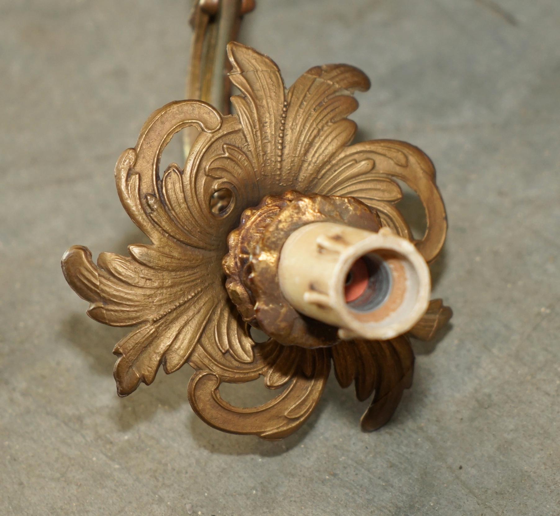 ORNATE PAIR OF STUNNiNG ANTIQUE FRENCH 1920'S BRONZED CANDLE SCONCE WALL LIGHTS For Sale 4