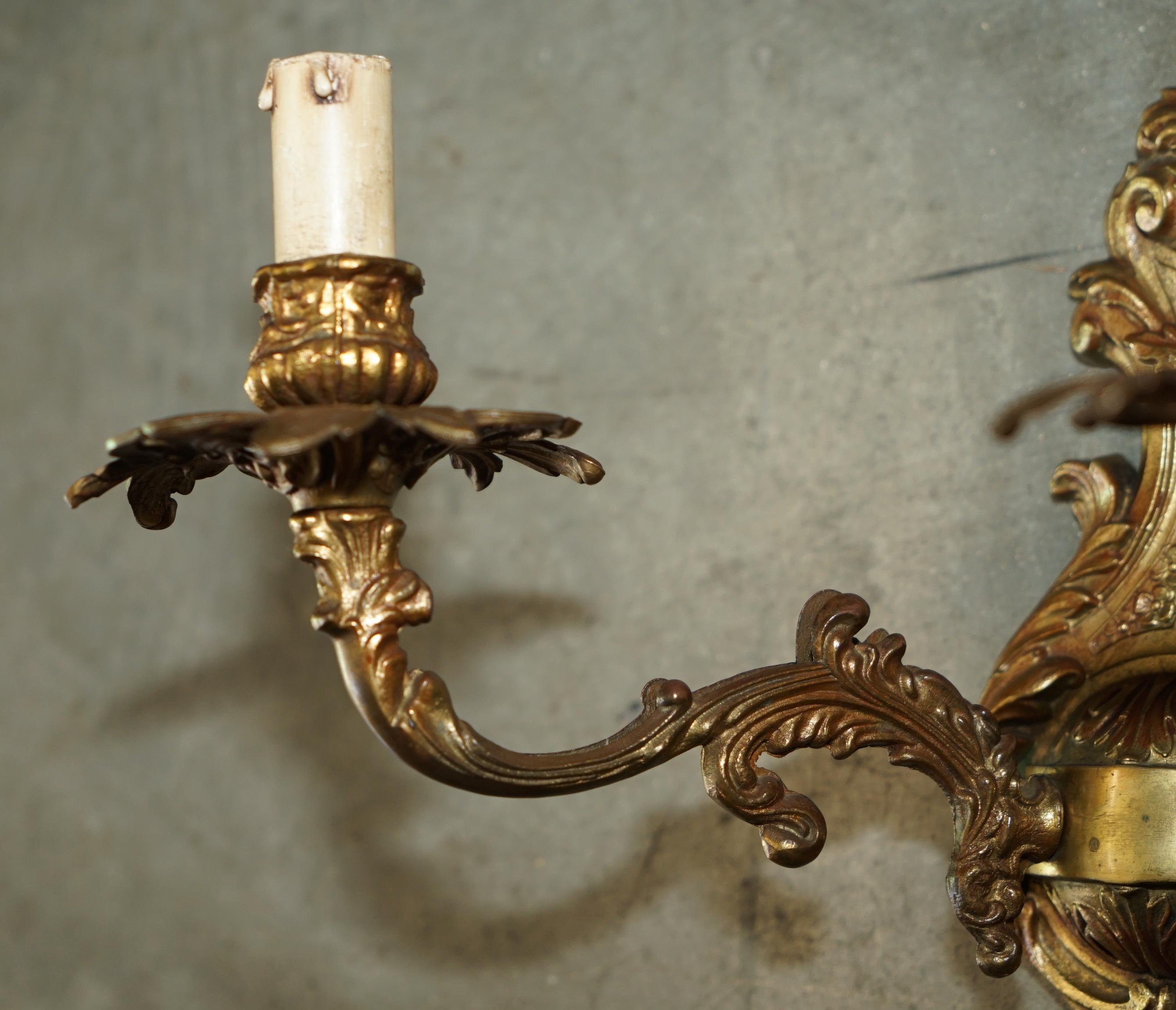 ORNATE PAIR OF STUNNiNG ANTIQUE FRENCH 1920'S BRONZED CANDLE SCONCE WALL LIGHTS For Sale 9