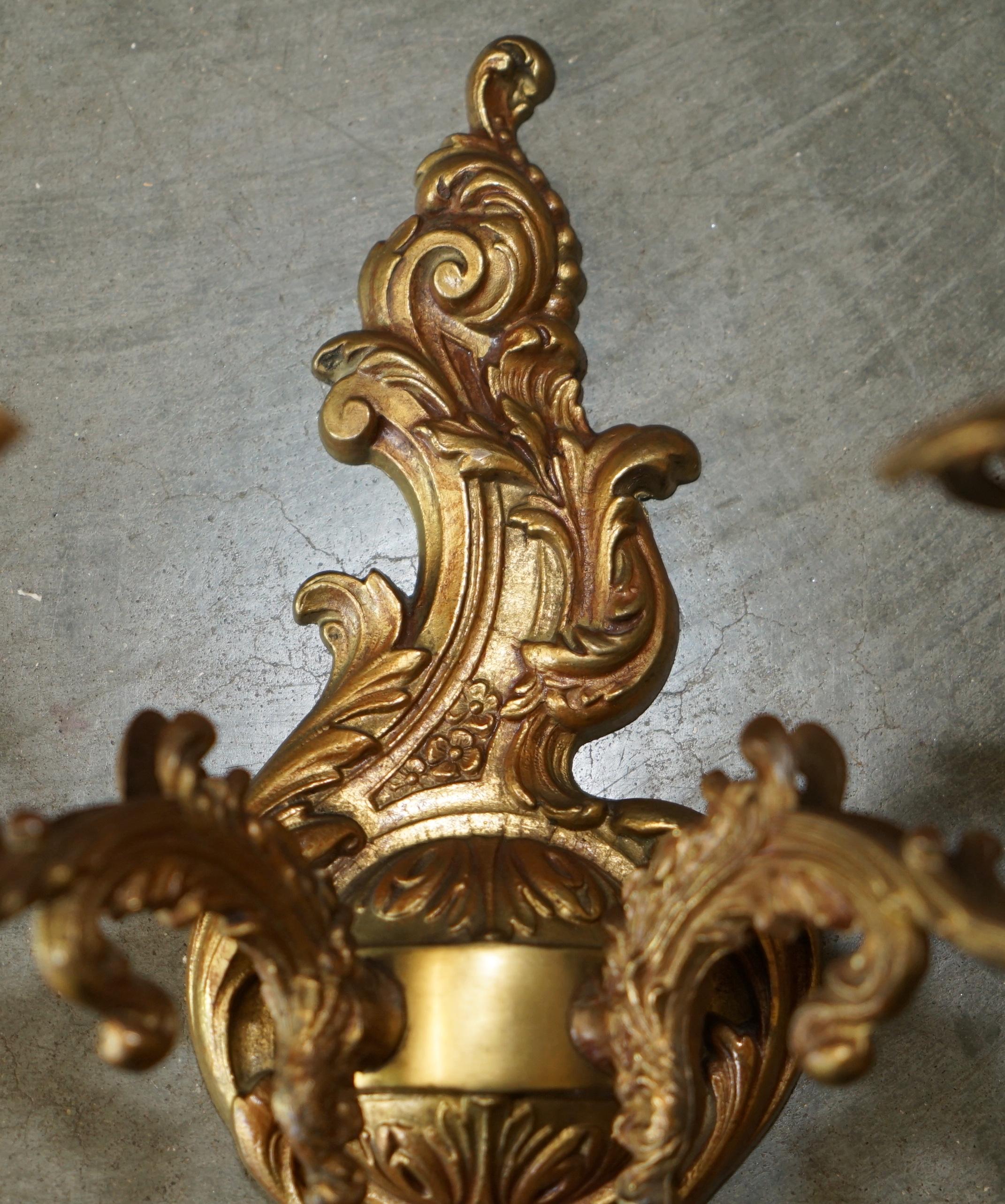 Rococo ORNATE PAIR OF STUNNiNG ANTIQUE FRENCH 1920'S BRONZED CANDLE SCONCE WALL LIGHTS For Sale