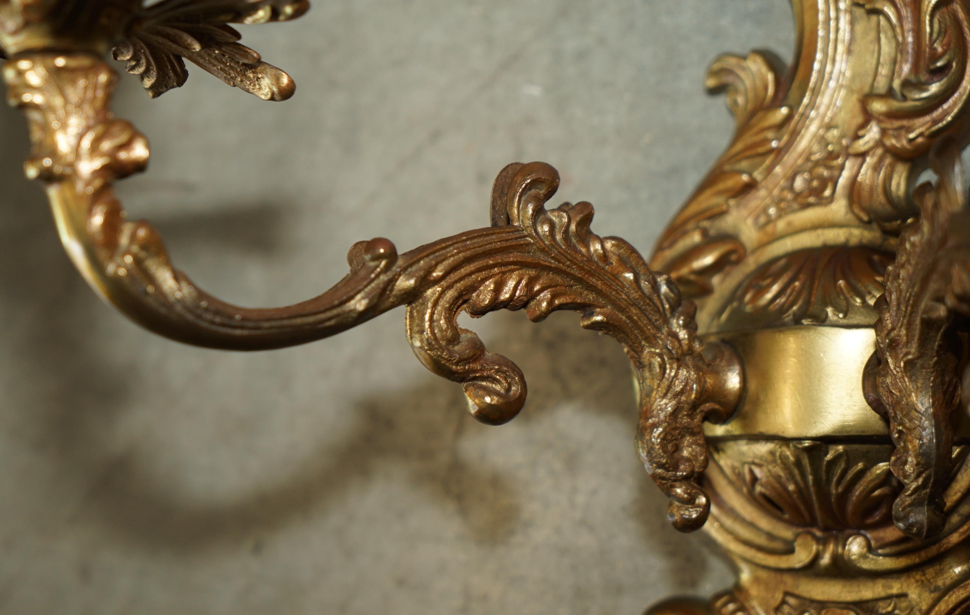 ORNATE PAIR OF STUNNiNG ANTIQUE FRENCH 1920'S BRONZED CANDLE SCONCE WALL LIGHTS For Sale 1