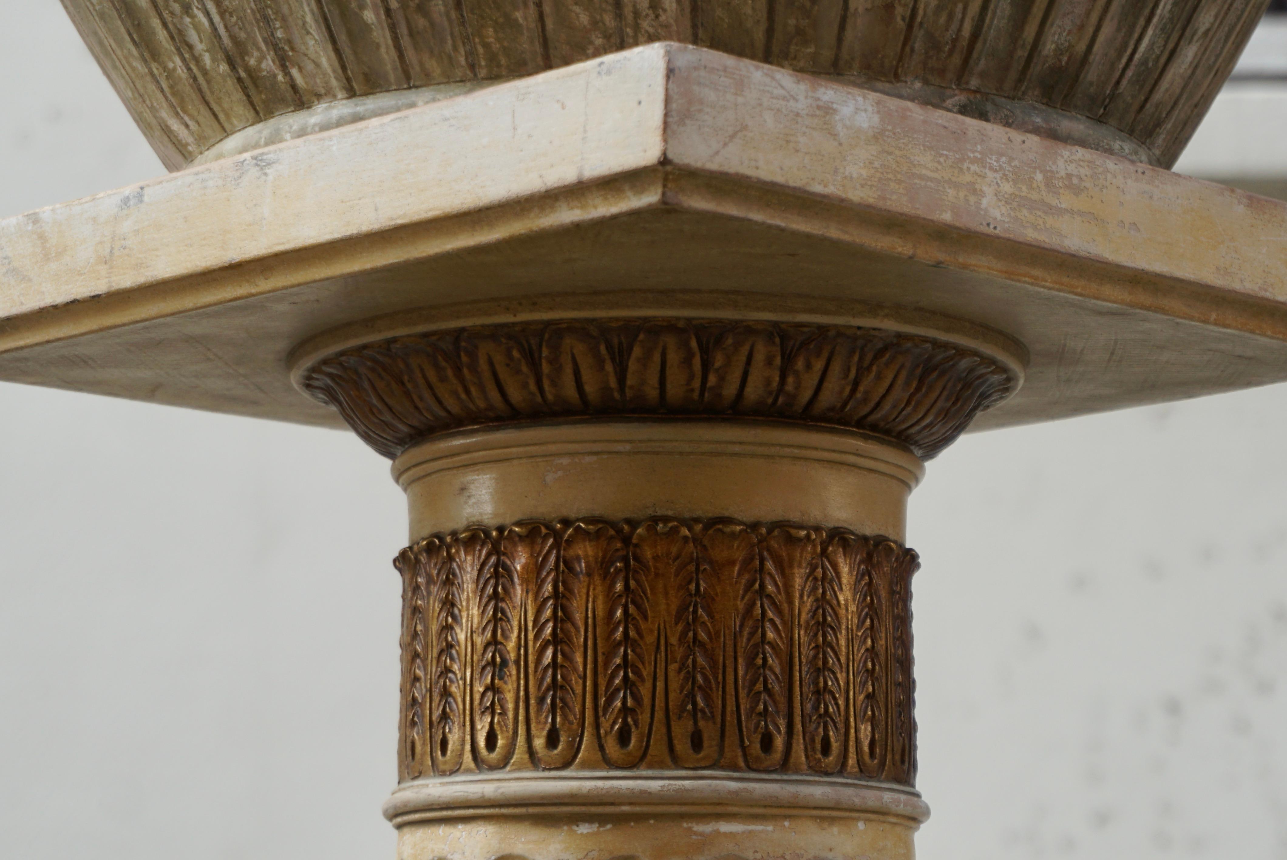 Jardinera Ornamentada con Pedestal de Terracota con Querubín en venta 6