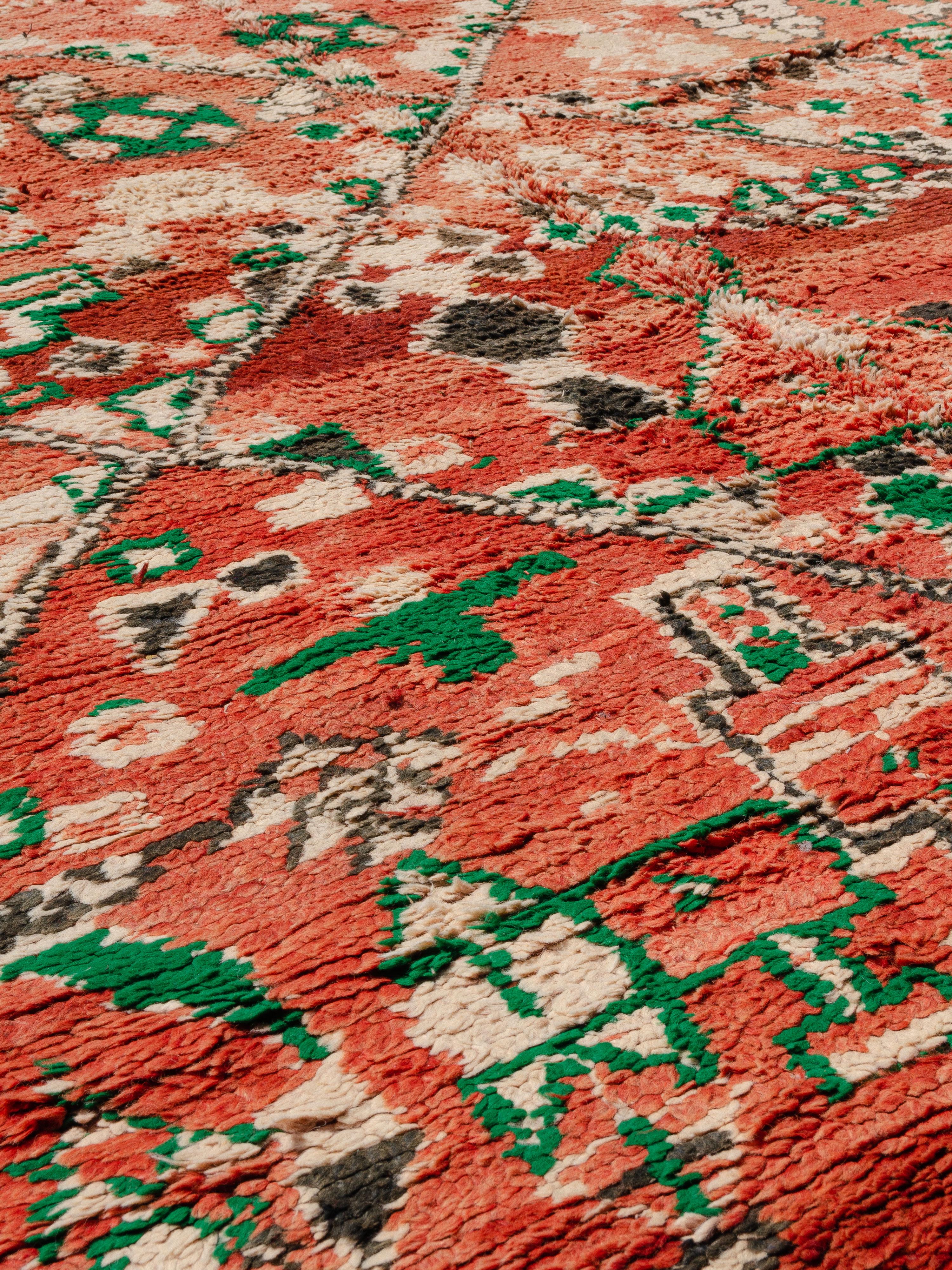 Alfombra marroquí Aït Sgougou Vintage, rara e inusual, comisariada por Breuckelen Berber Tribal en venta