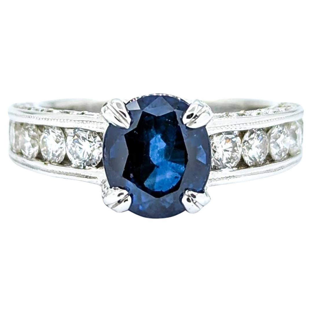 Verschnörkelter Saphir- und Diamantring aus 18k Weißgold