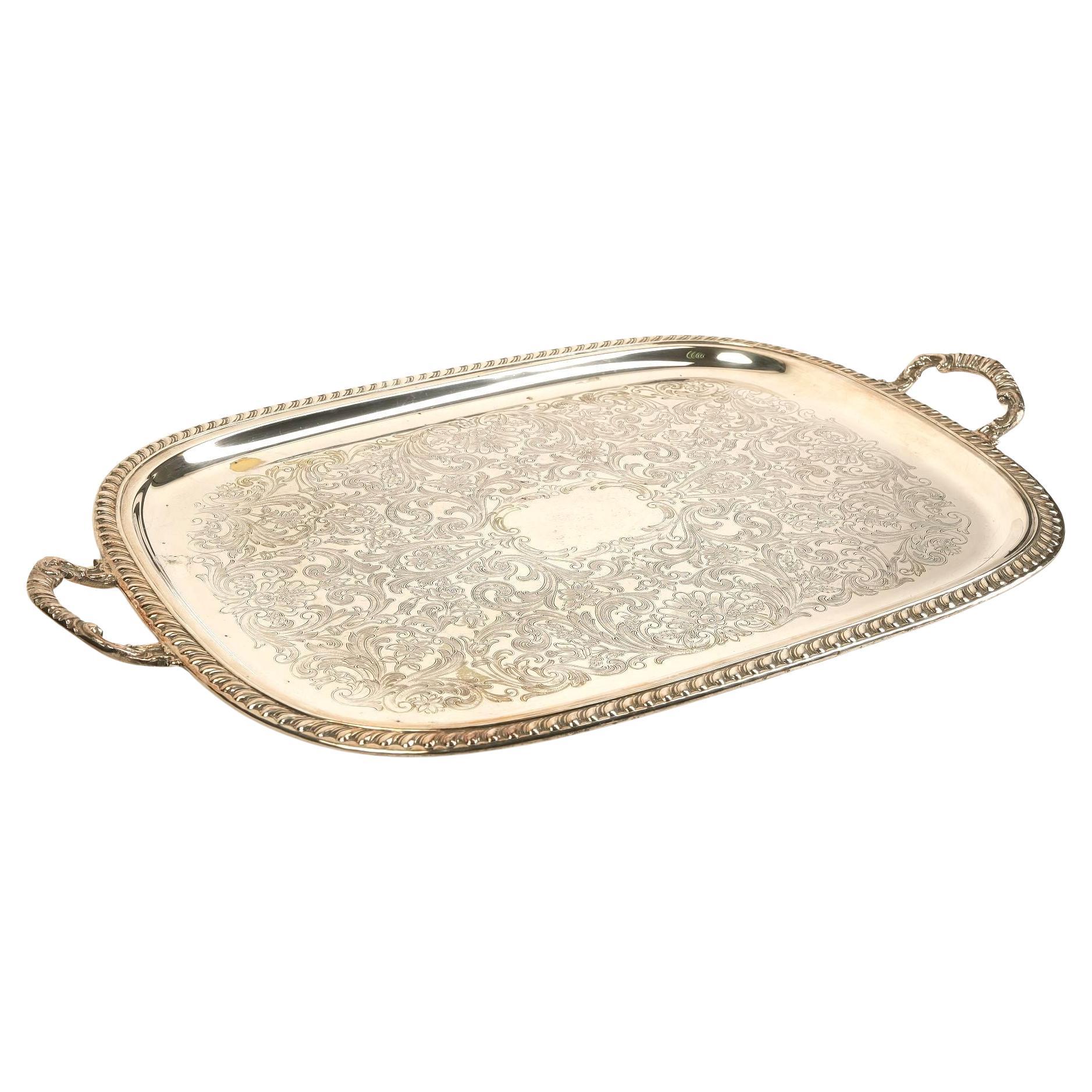 Bandeja ornamentada para servir con asas, plateada y grabada