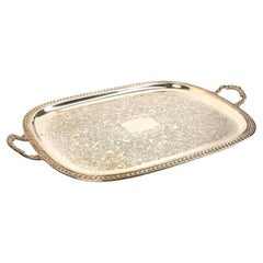 Bandeja ornamentada para servir con asas, plateada y grabada
