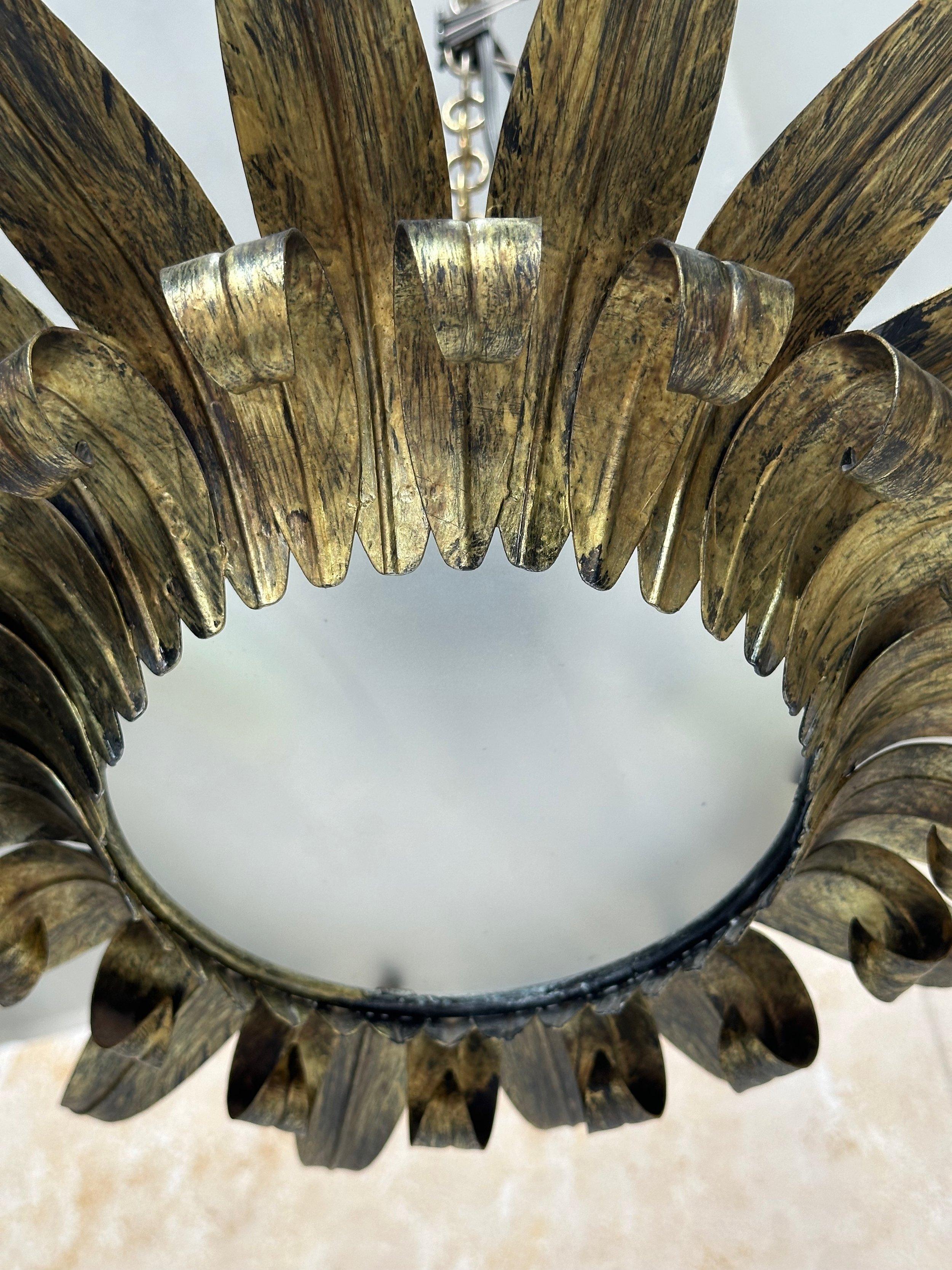 Art nouveau Plafonnier orné en métal doré espagnol des années 1950 en vente
