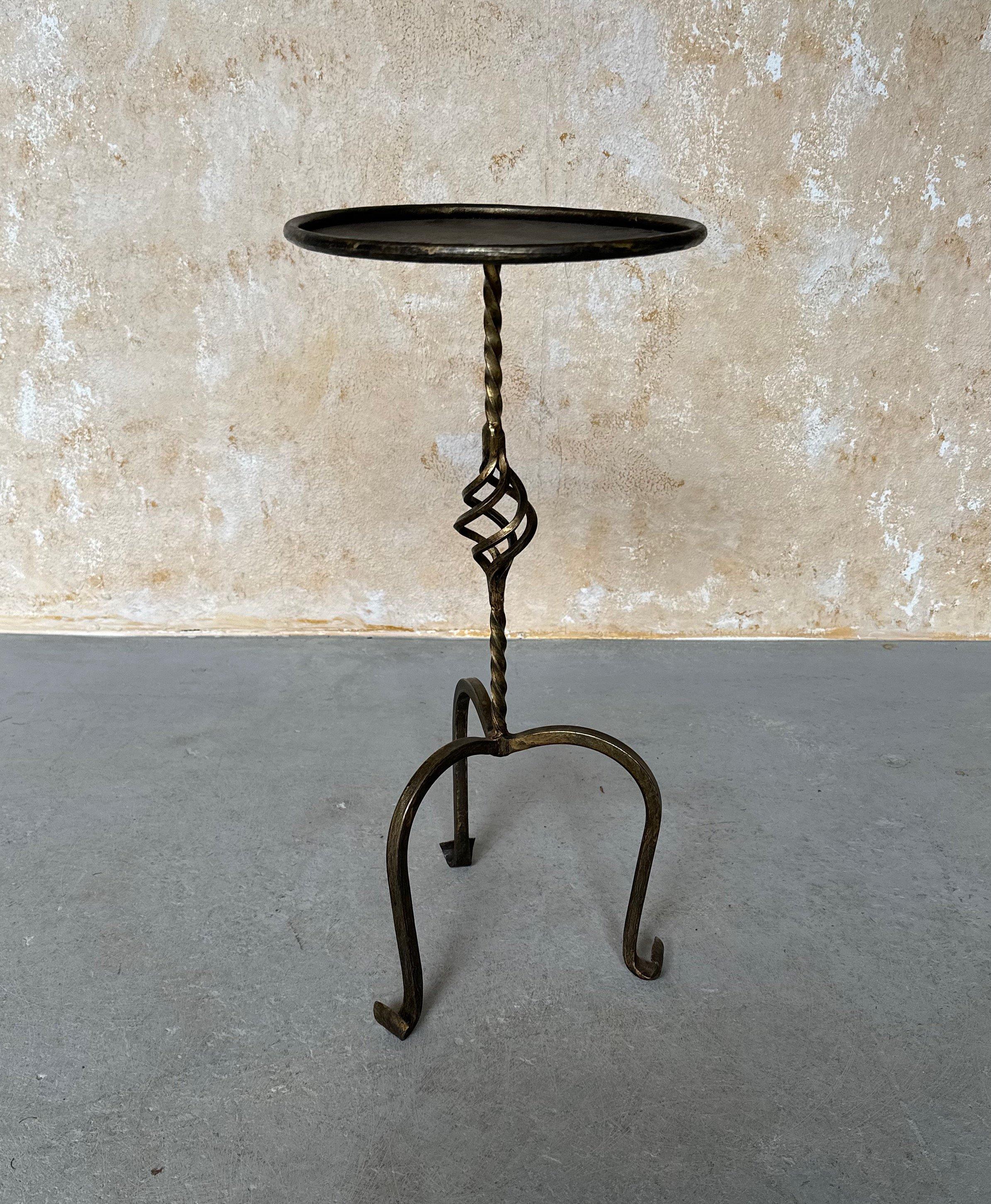 Ornate Spanish Drinks Table with Twisted Stem In Good Condition In Buchanan, NY