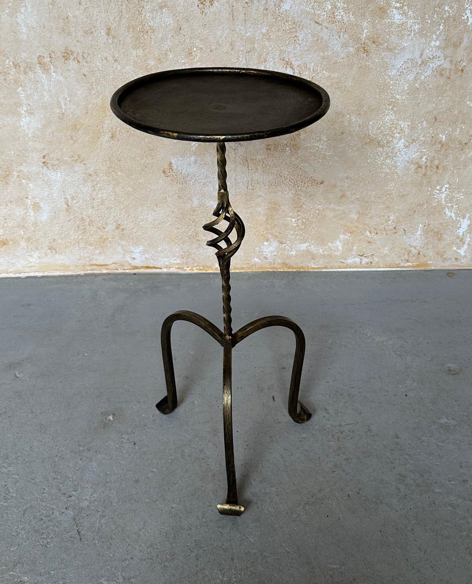 Table à boissons espagnole ornée avec Stem torsadé Bon état - En vente à Buchanan, NY