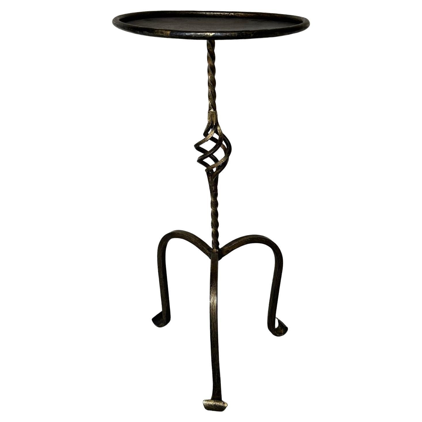 Mesa de Bebidas Española Ornamentada con Tallo Torcido