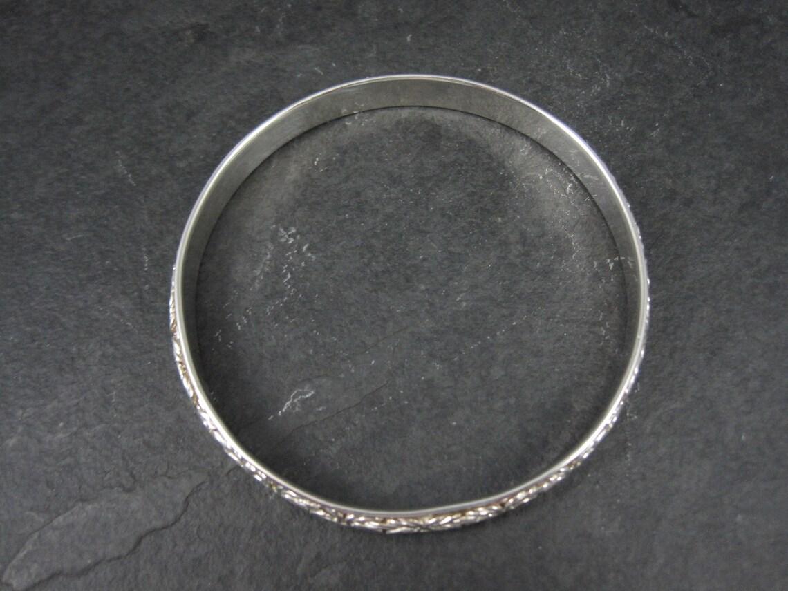 Ornate Sterling Silver Worry Bangle Bracelet 8 Inches In Excellent Condition In Webster, SD