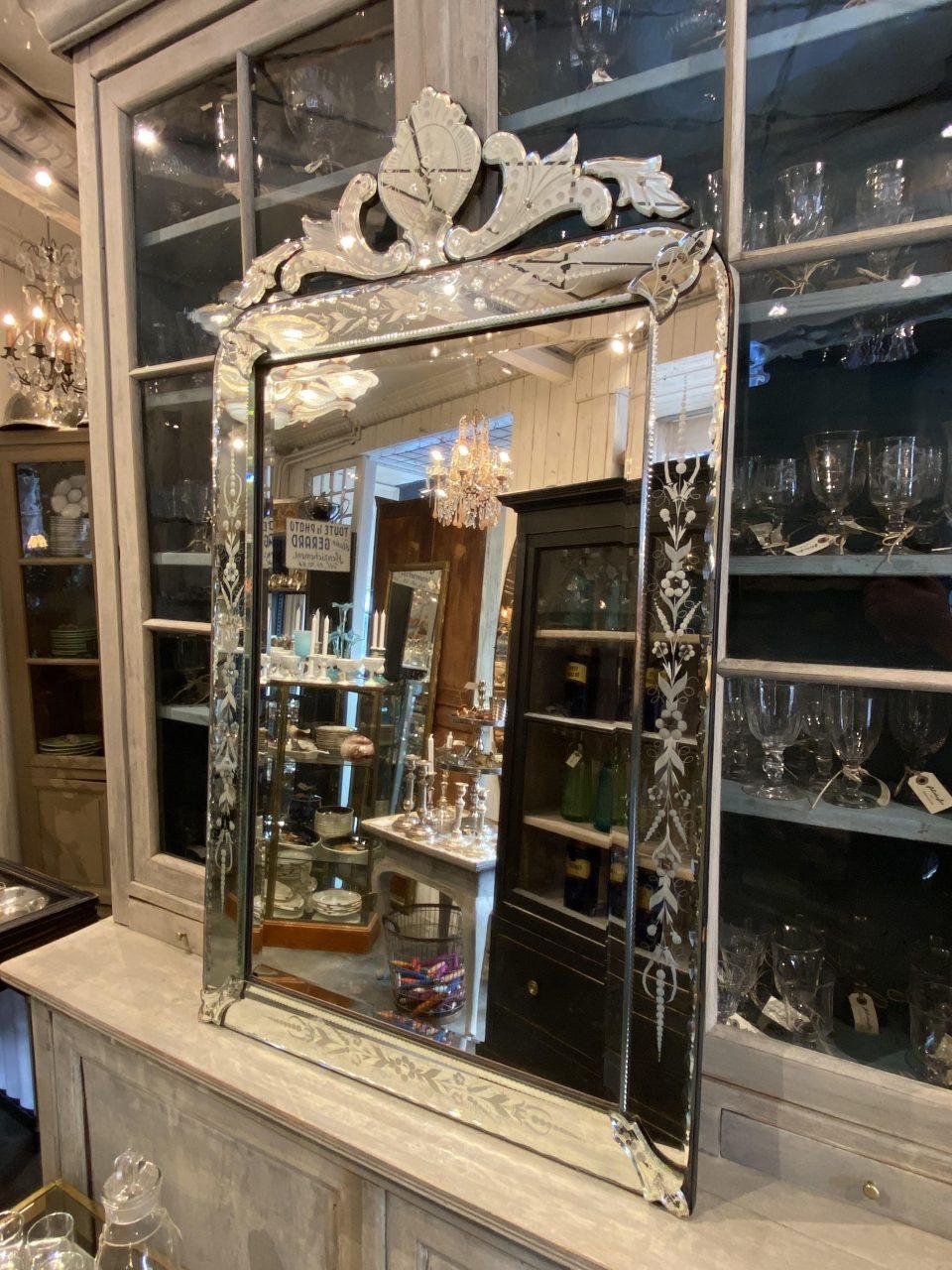 Unique and beautiful vintage faceted French Venetian mirror from around the 1920s and 1940s, with a very special design. The shape of this elegant mirror has references to the old French Louis Phillipe silver mirrors, from around the 1860s, known