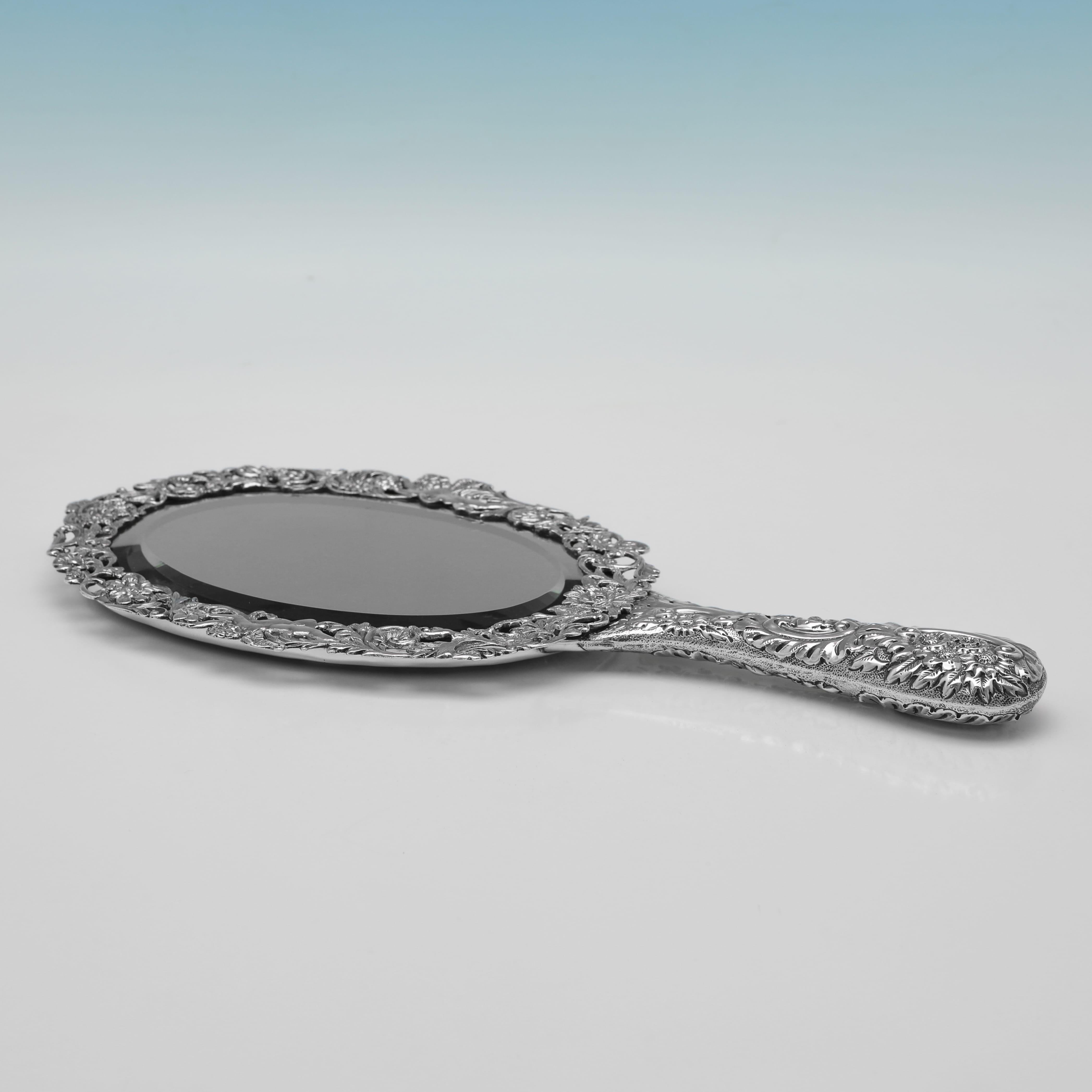 Ornate Victorian sterling silver hand mirror made in 1890 In Good Condition In London, London