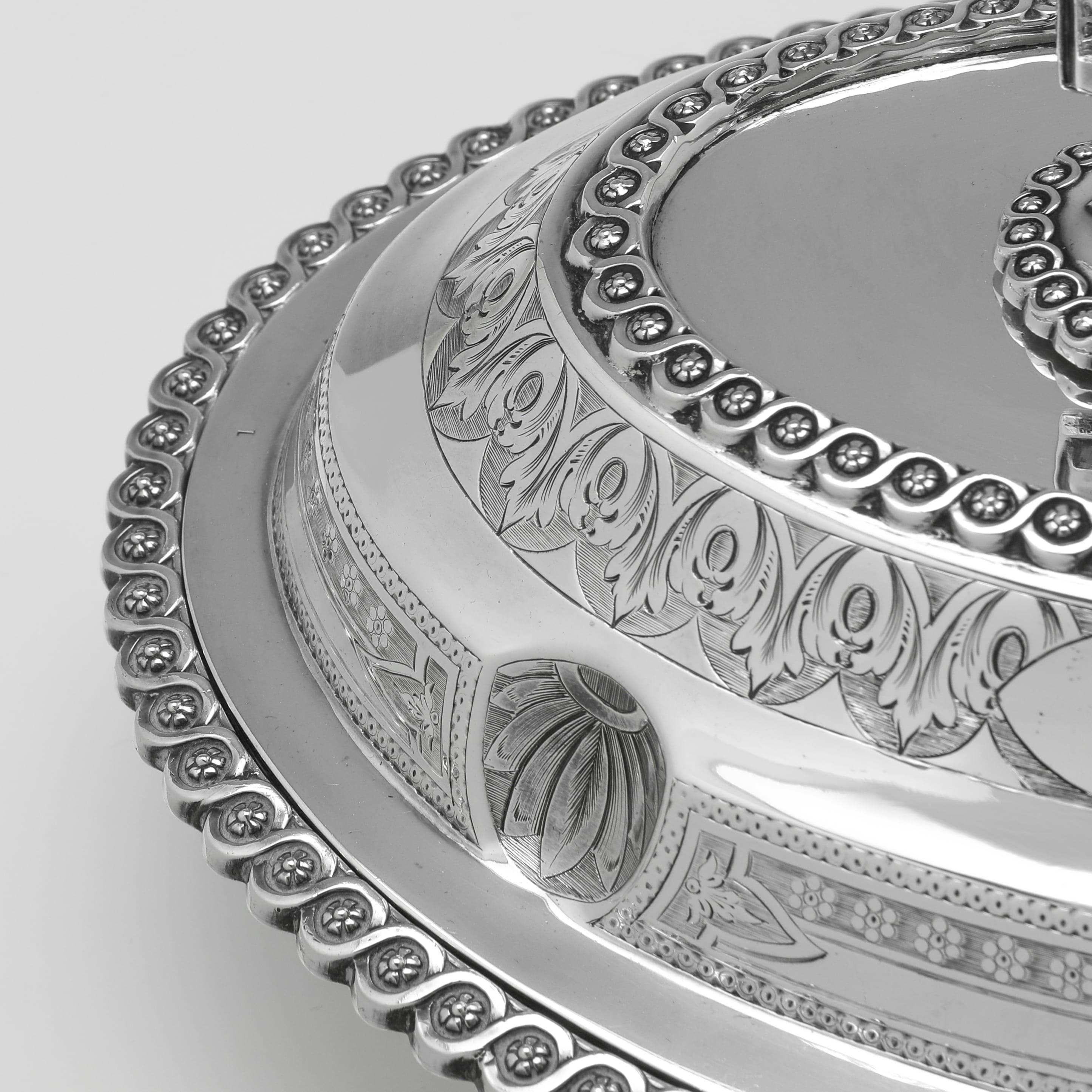 Anglais Ornate Victorian Sterling Silver Lidded Entrée Dish by J. Dixon & Sons, 1874 en vente