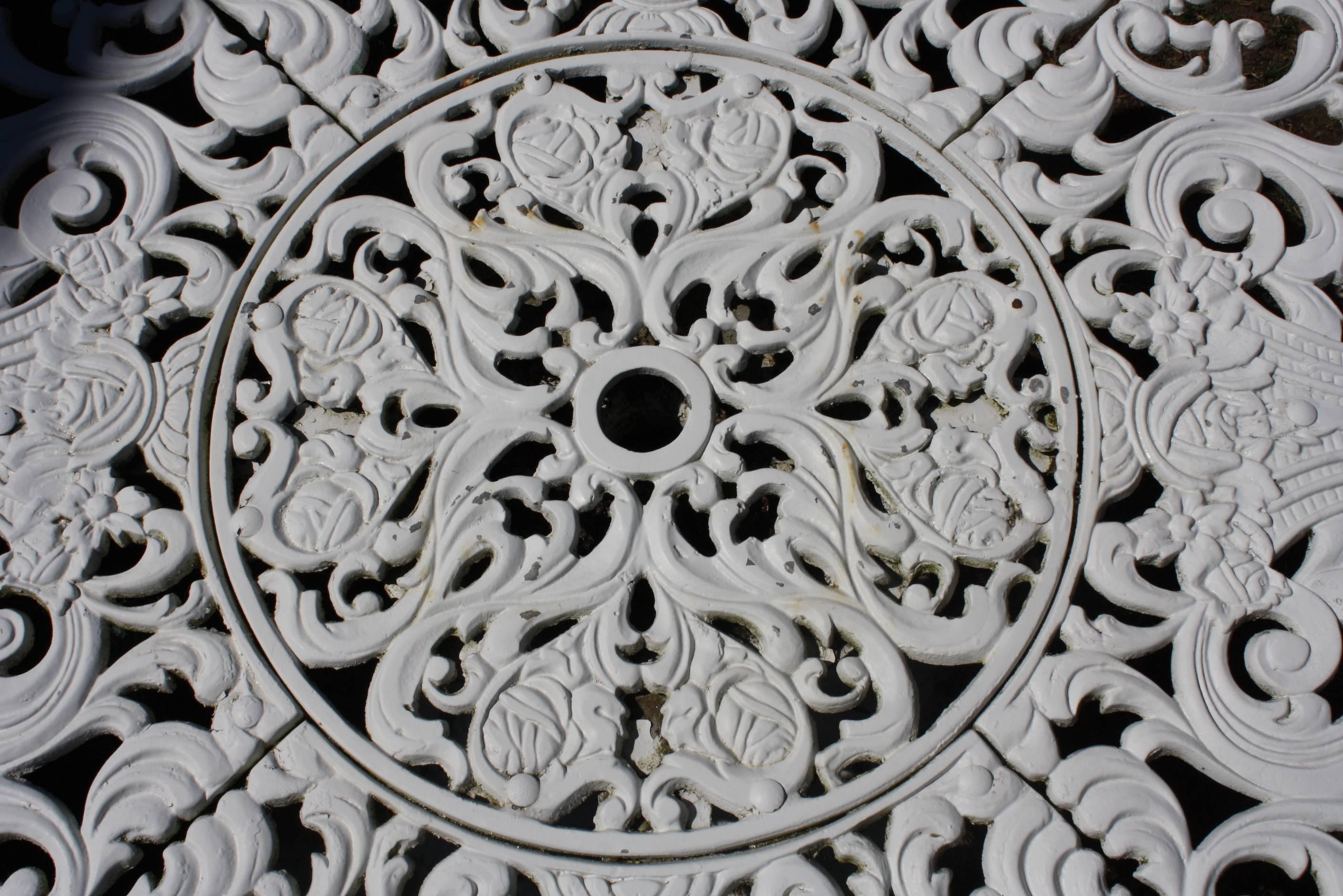 Ensemble de salle à manger de jardin de style victorien orné en aluminium moulé 5